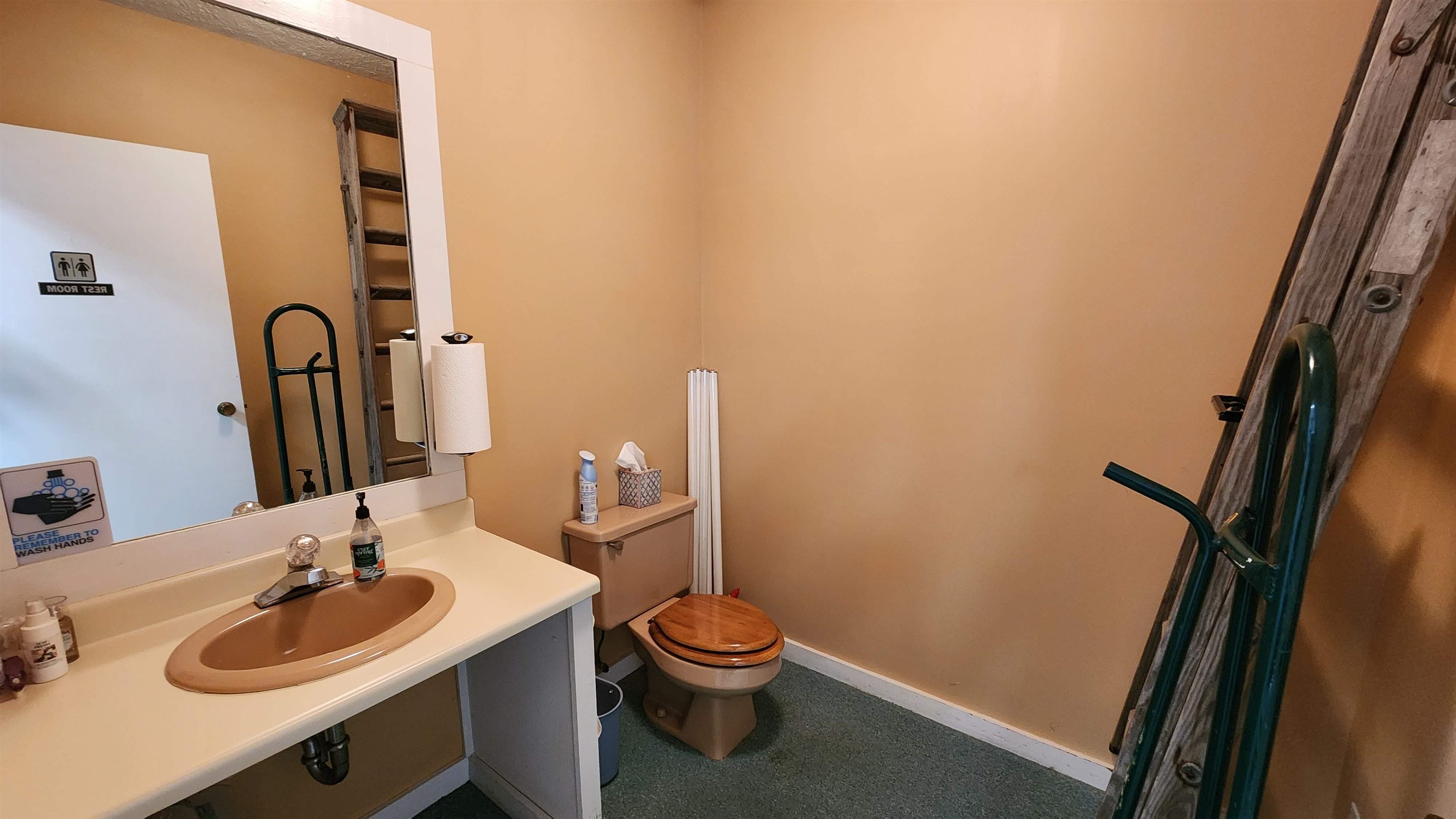 966 S Airport Property Photo 8