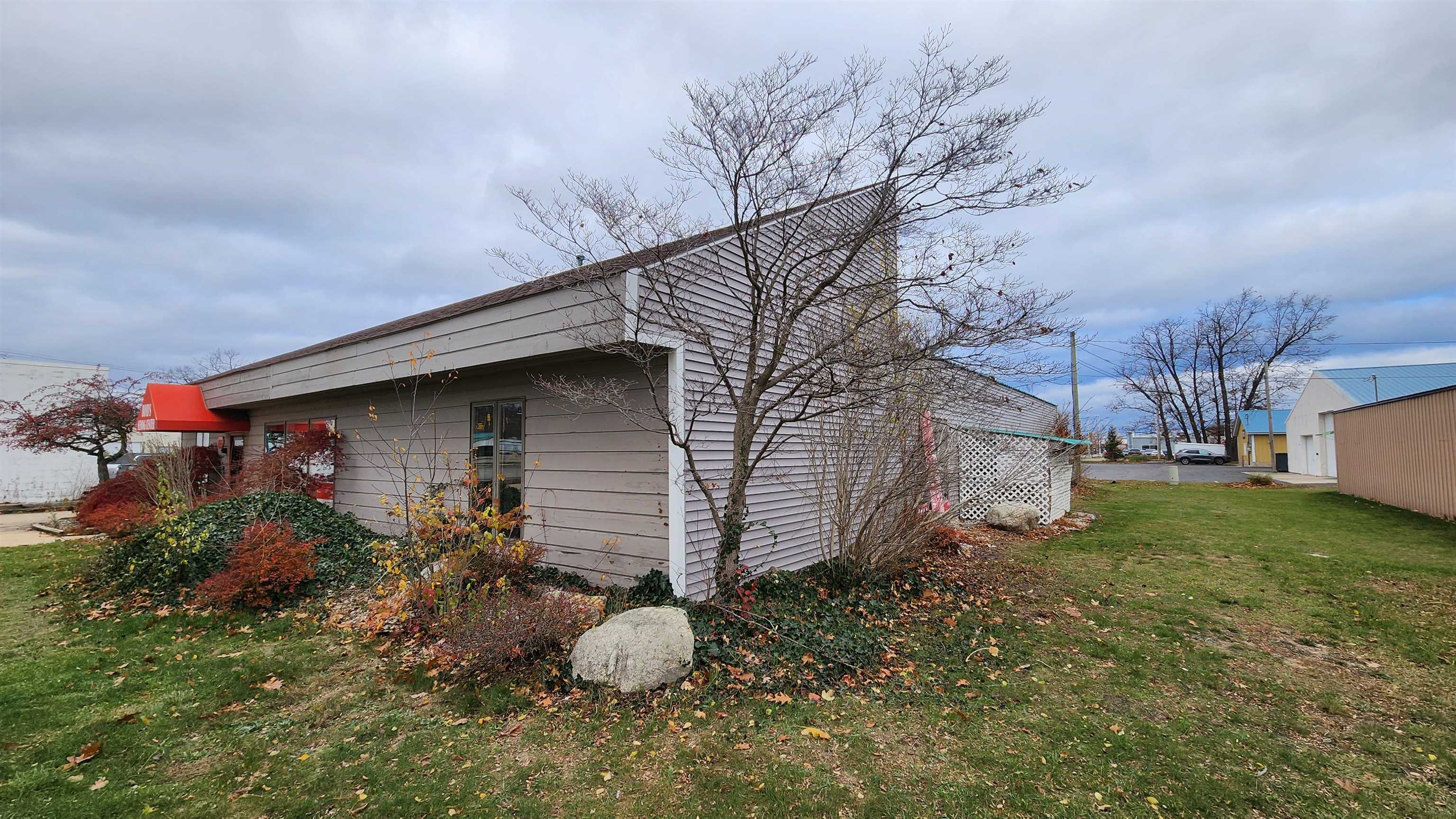 966 S Airport Property Photo 22