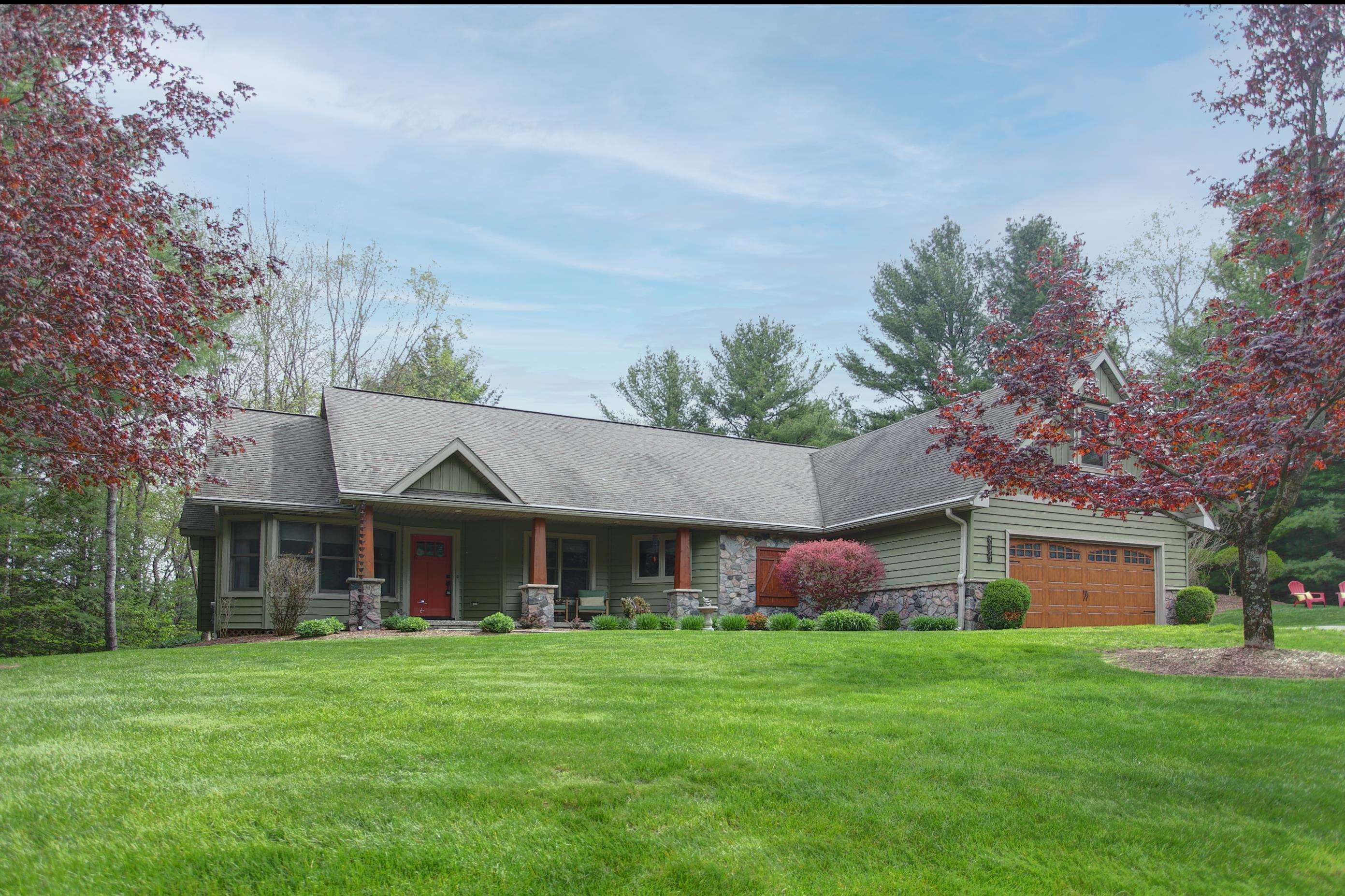 2133 River Highlands Ln Property Photo 1