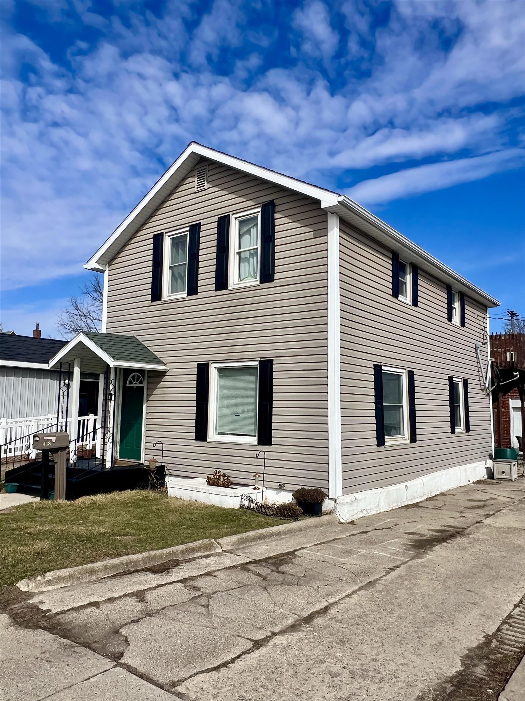 418 Woodworth Ave Property Photo 1