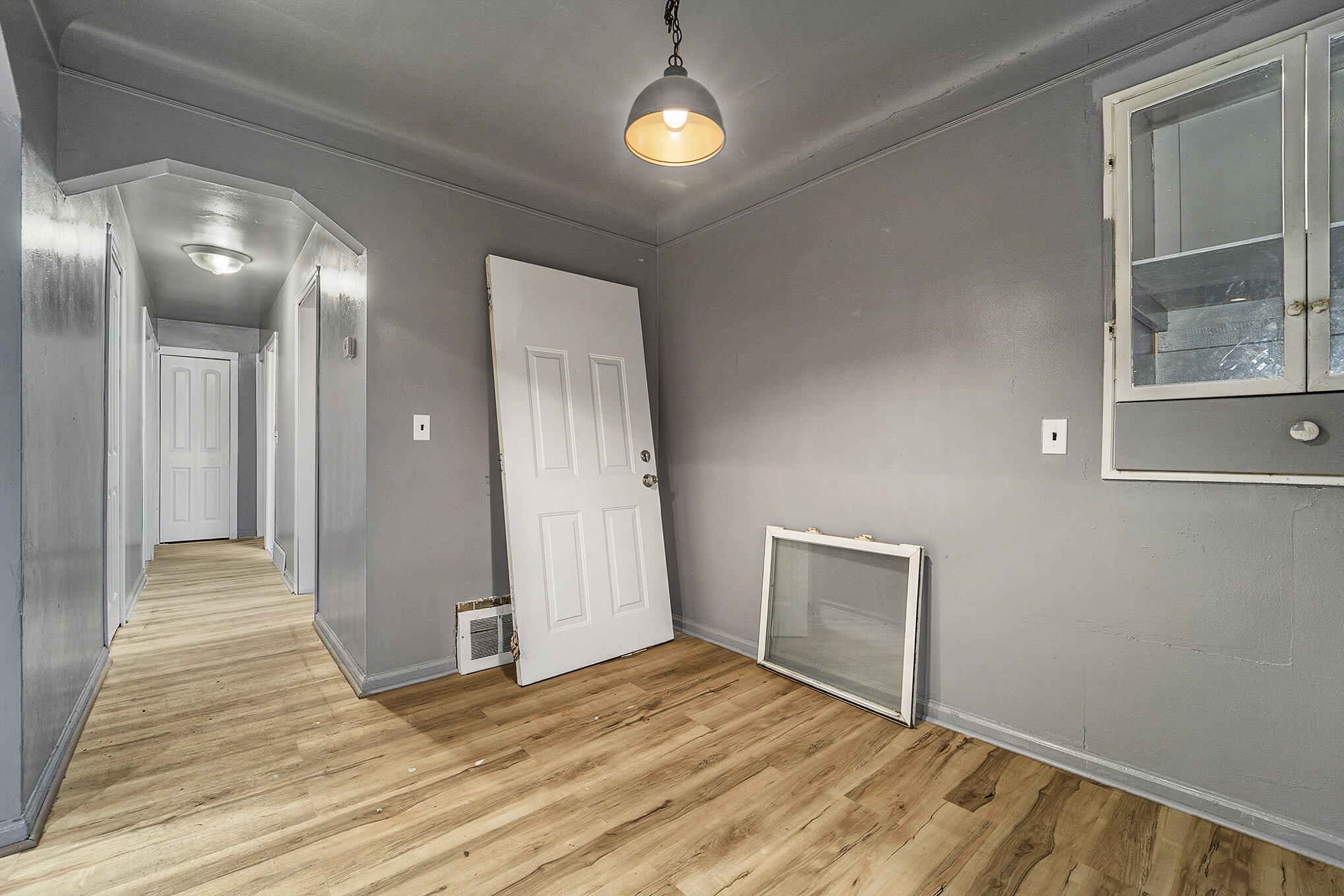 7720 Vaughan Street Property Photo 6