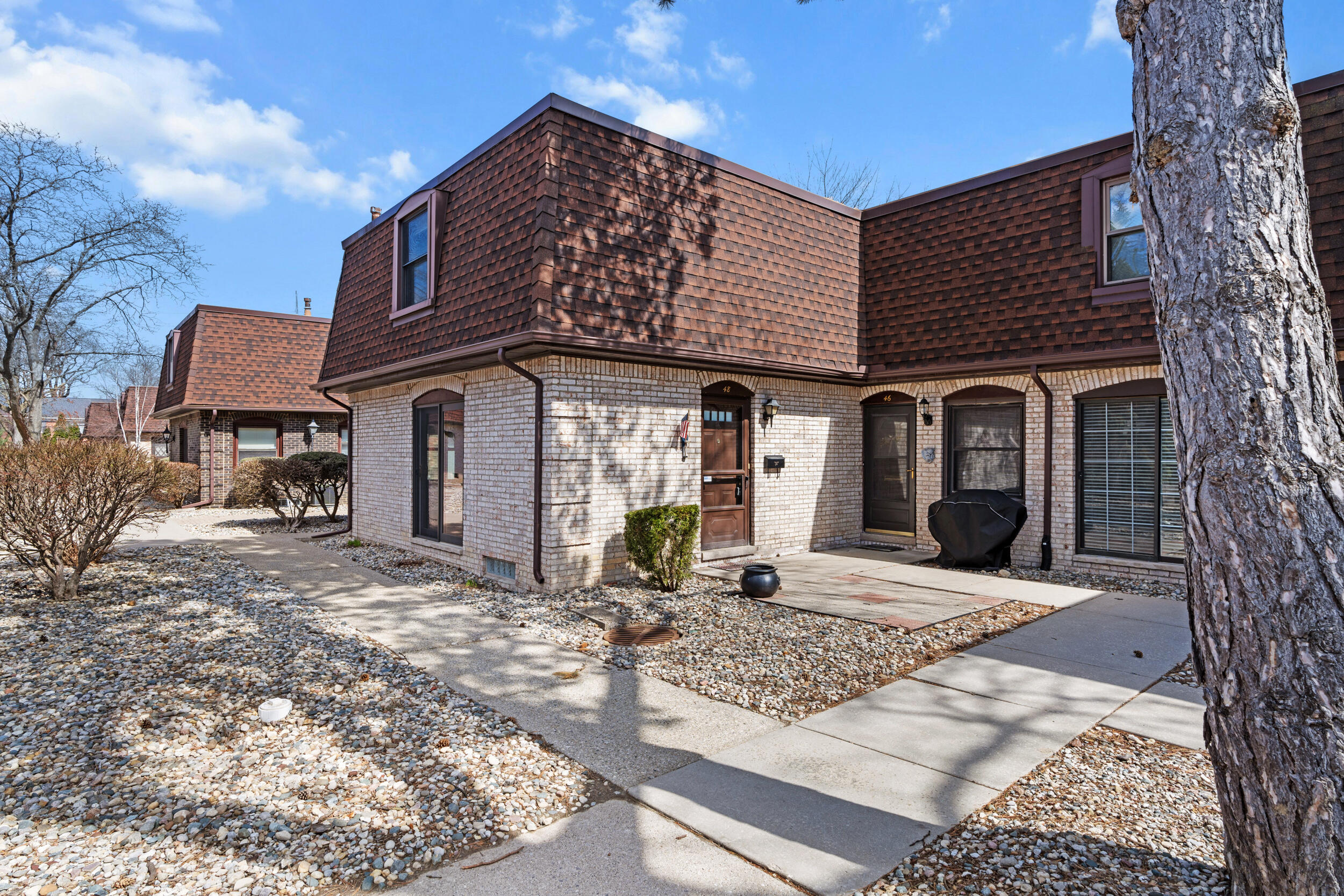 5025 Crooks Road Building: 3 Unit: 48 Property Photo 1