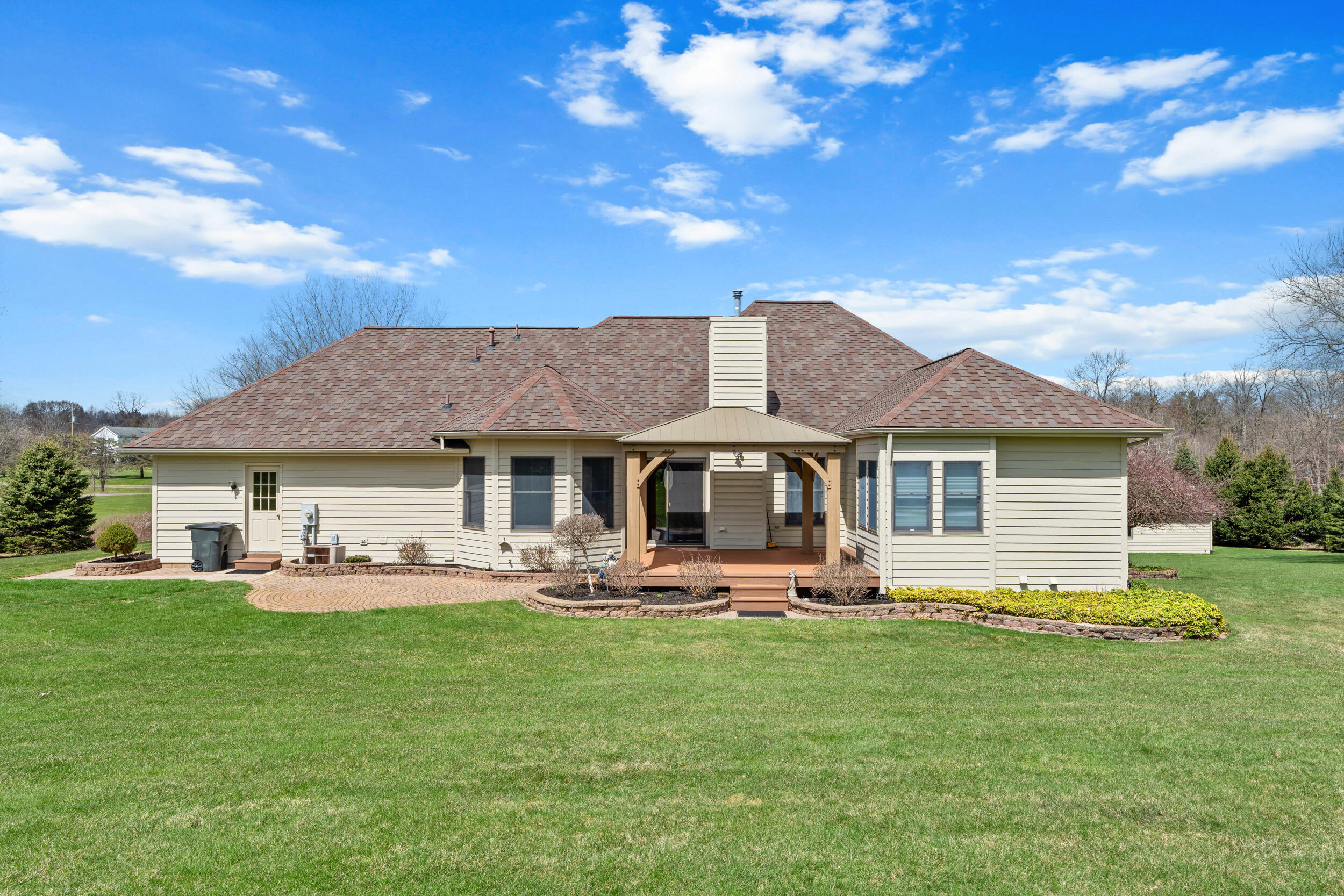18475 Elizabeth Way Property Photo 5
