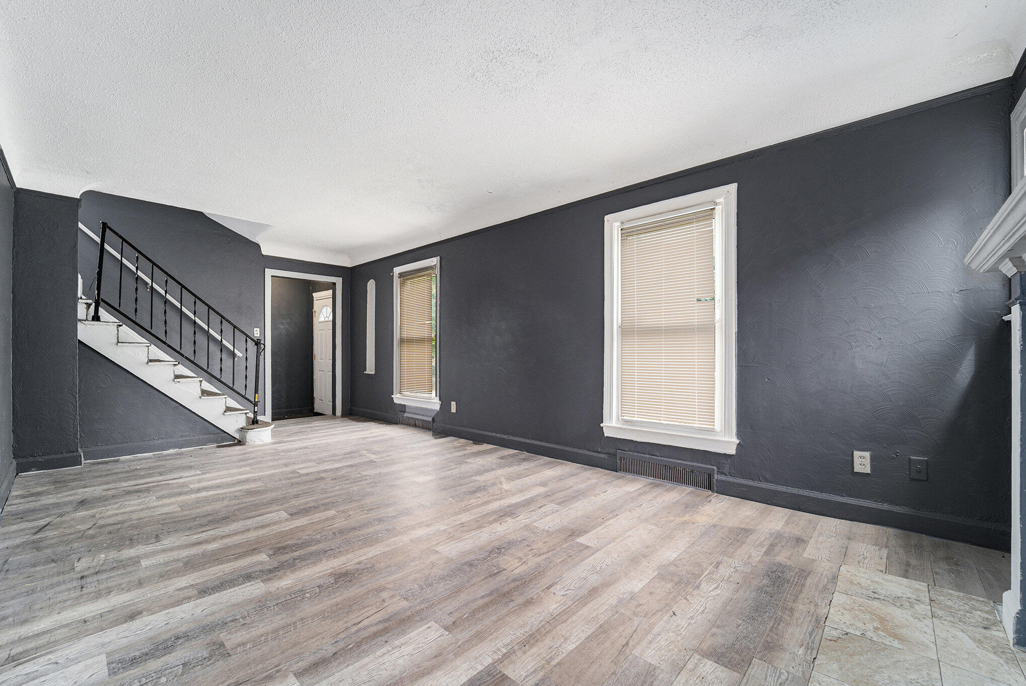 11643 Sussex St Property Photo 4