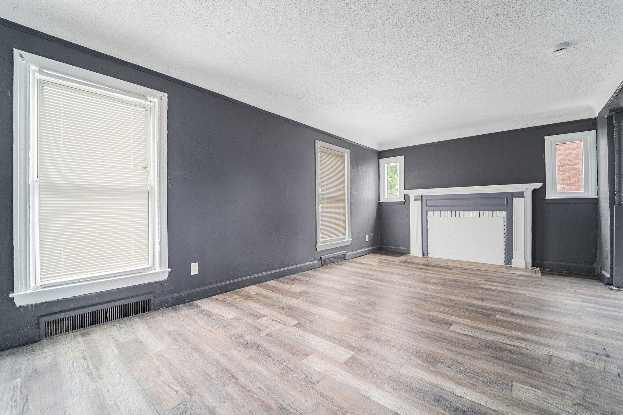 11643 Sussex St Property Photo 5