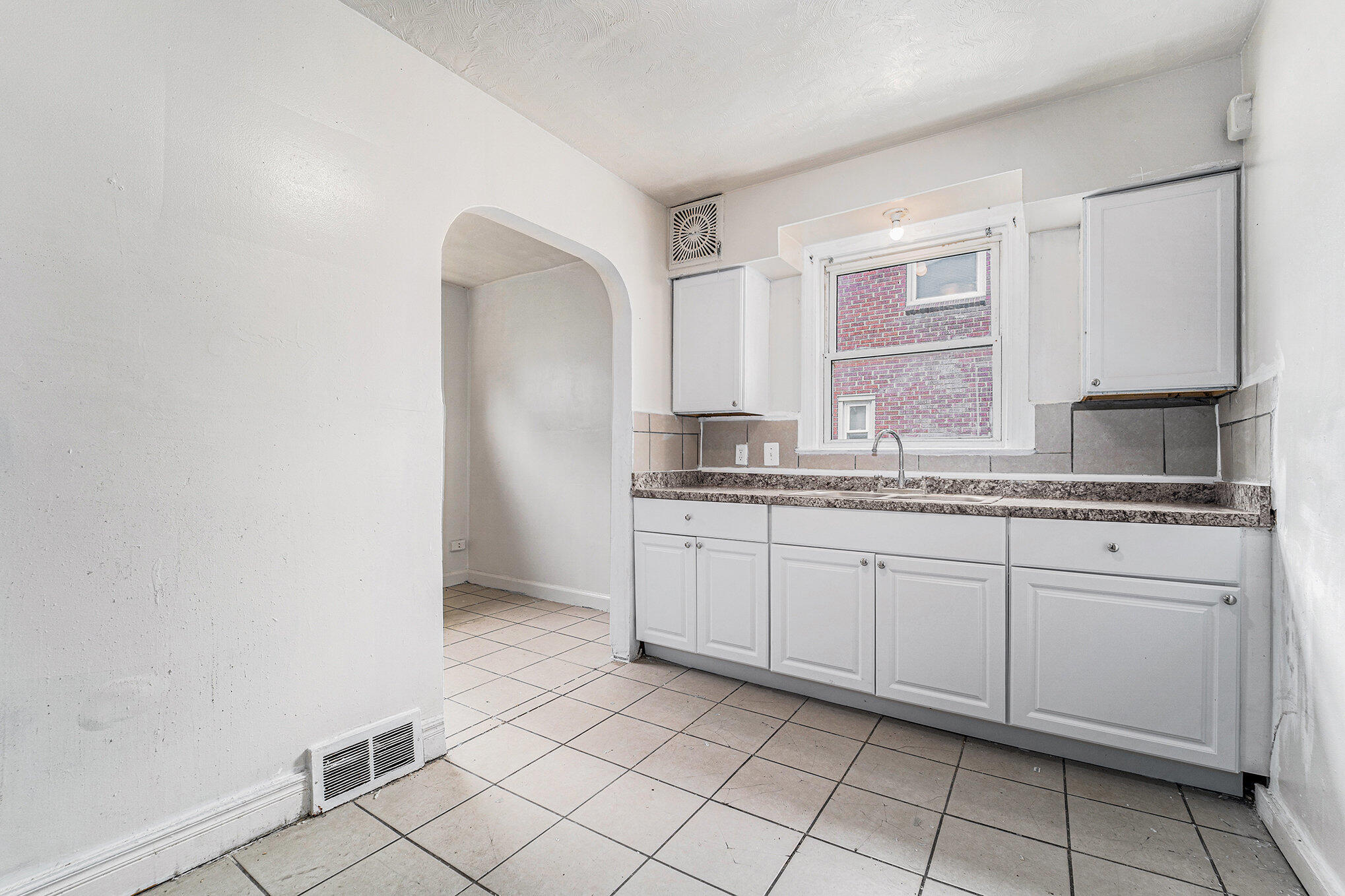 11643 Sussex St Property Photo 12