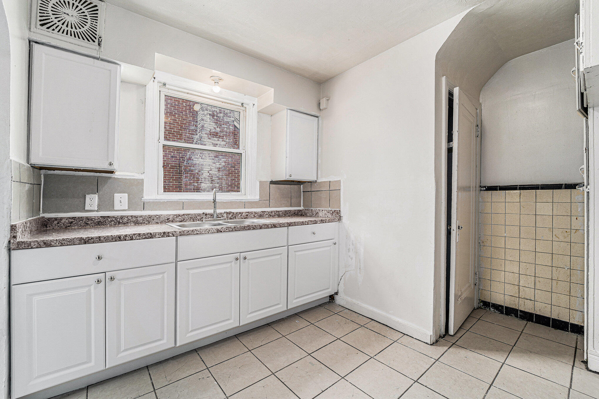 11643 Sussex St Property Photo 14
