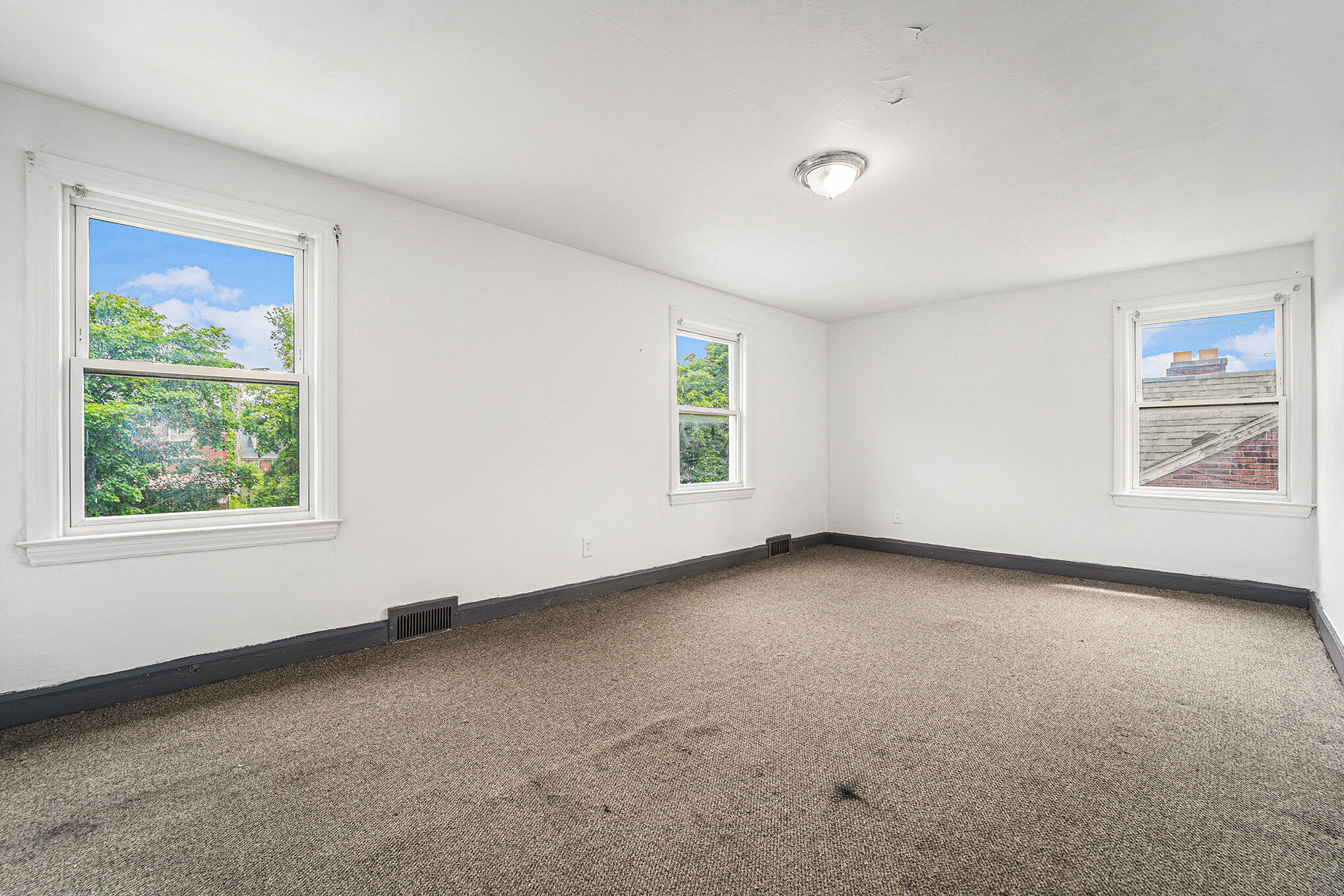 11643 Sussex St Property Photo 16