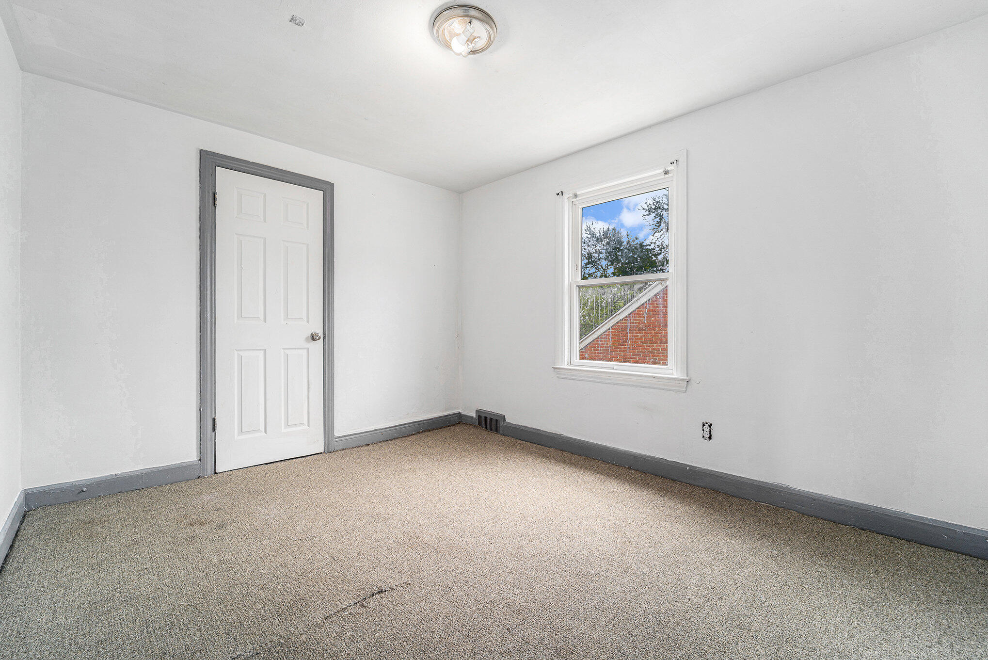 11643 Sussex St Property Photo 18