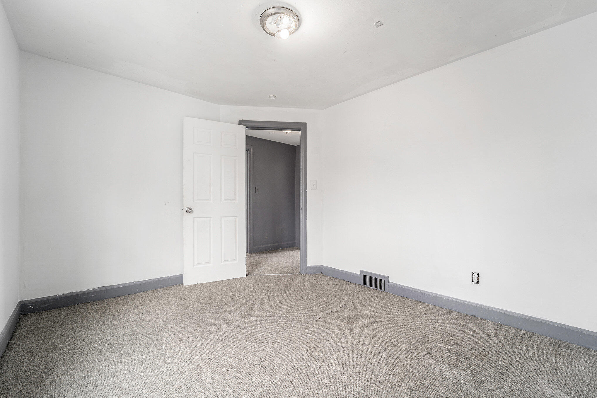 11643 Sussex St Property Photo 19
