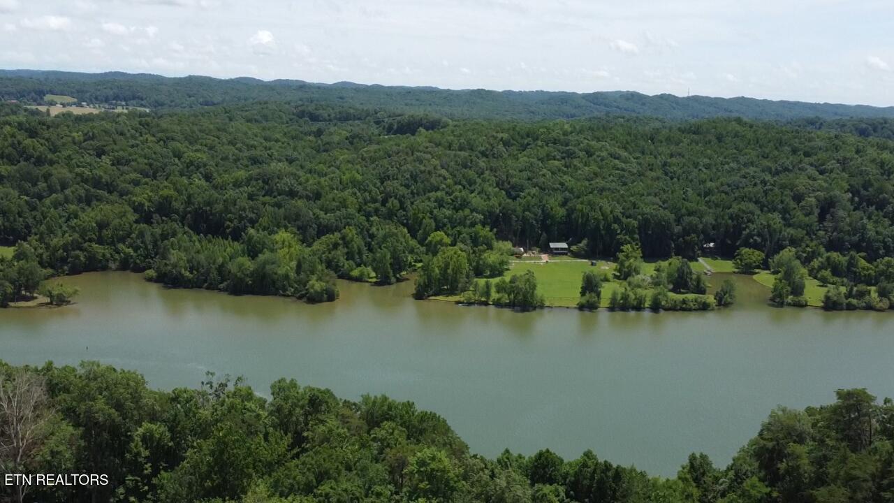 910 Skyline Drive Property Photo 12