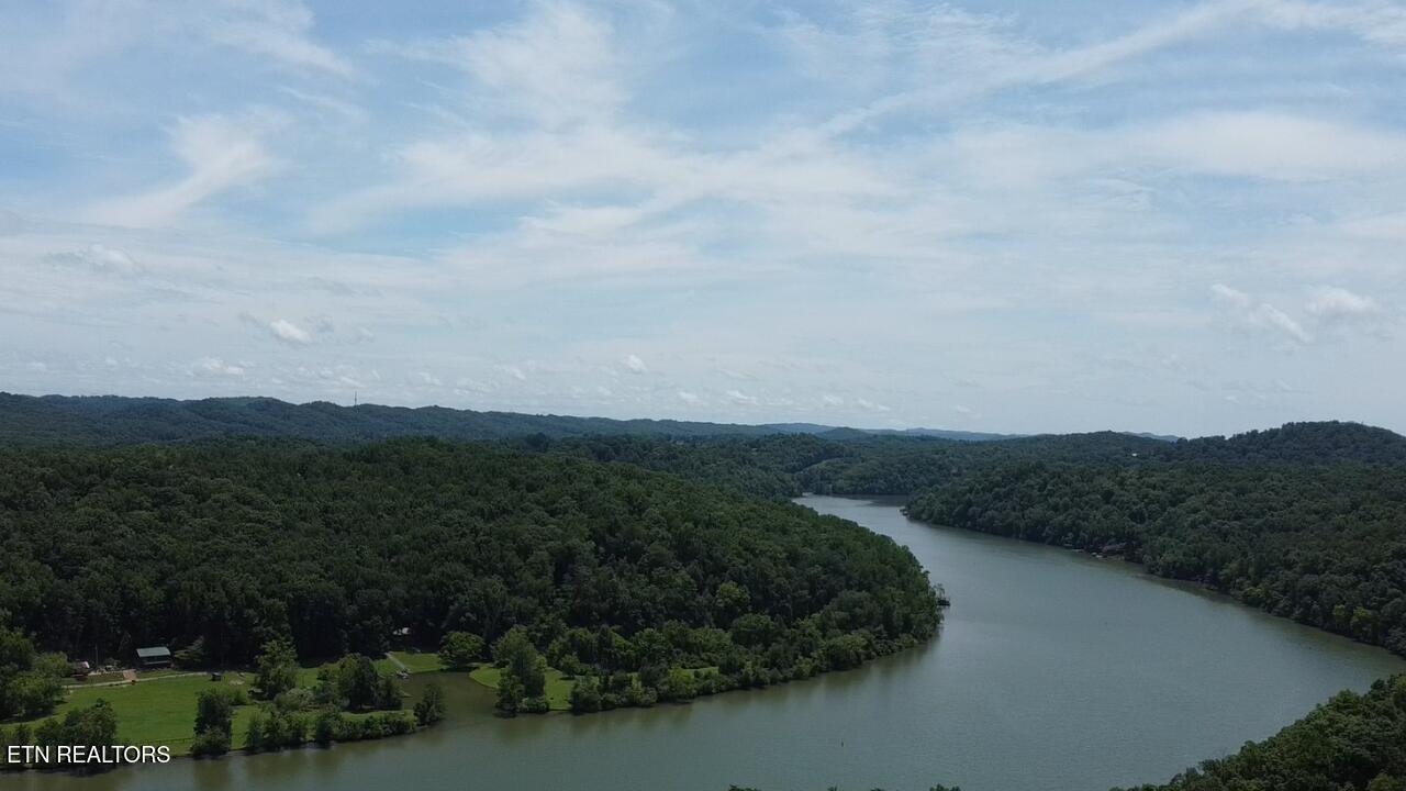 910 Skyline Drive Property Photo 13