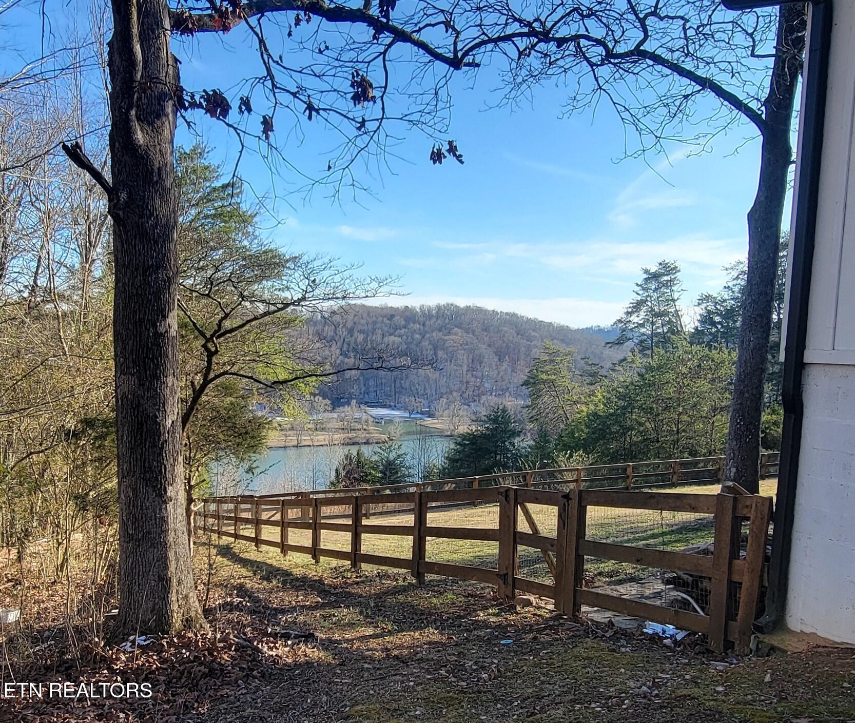 910 Skyline Drive Property Photo 16