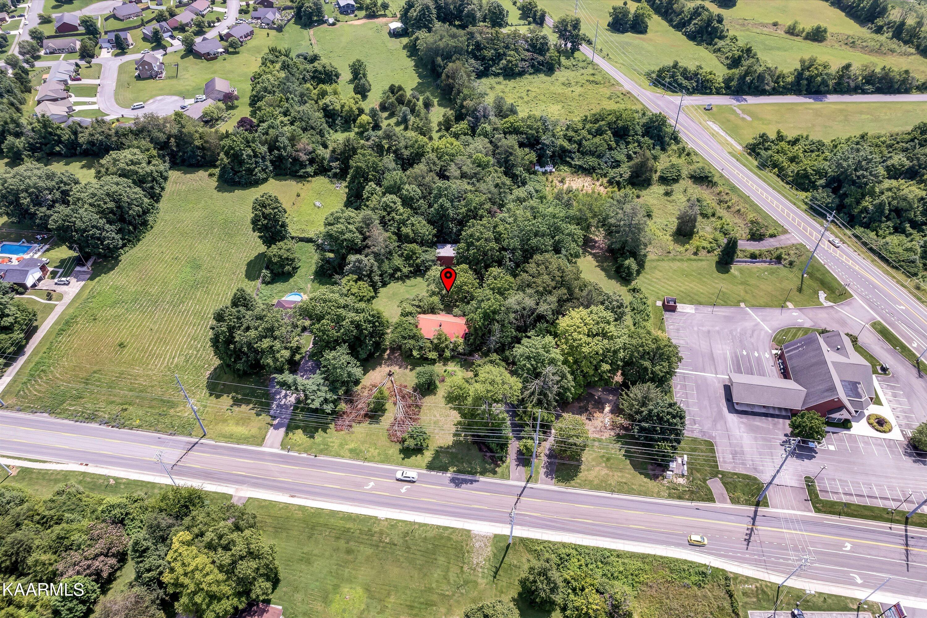 7512 Tazewell Pike Property Photo 2