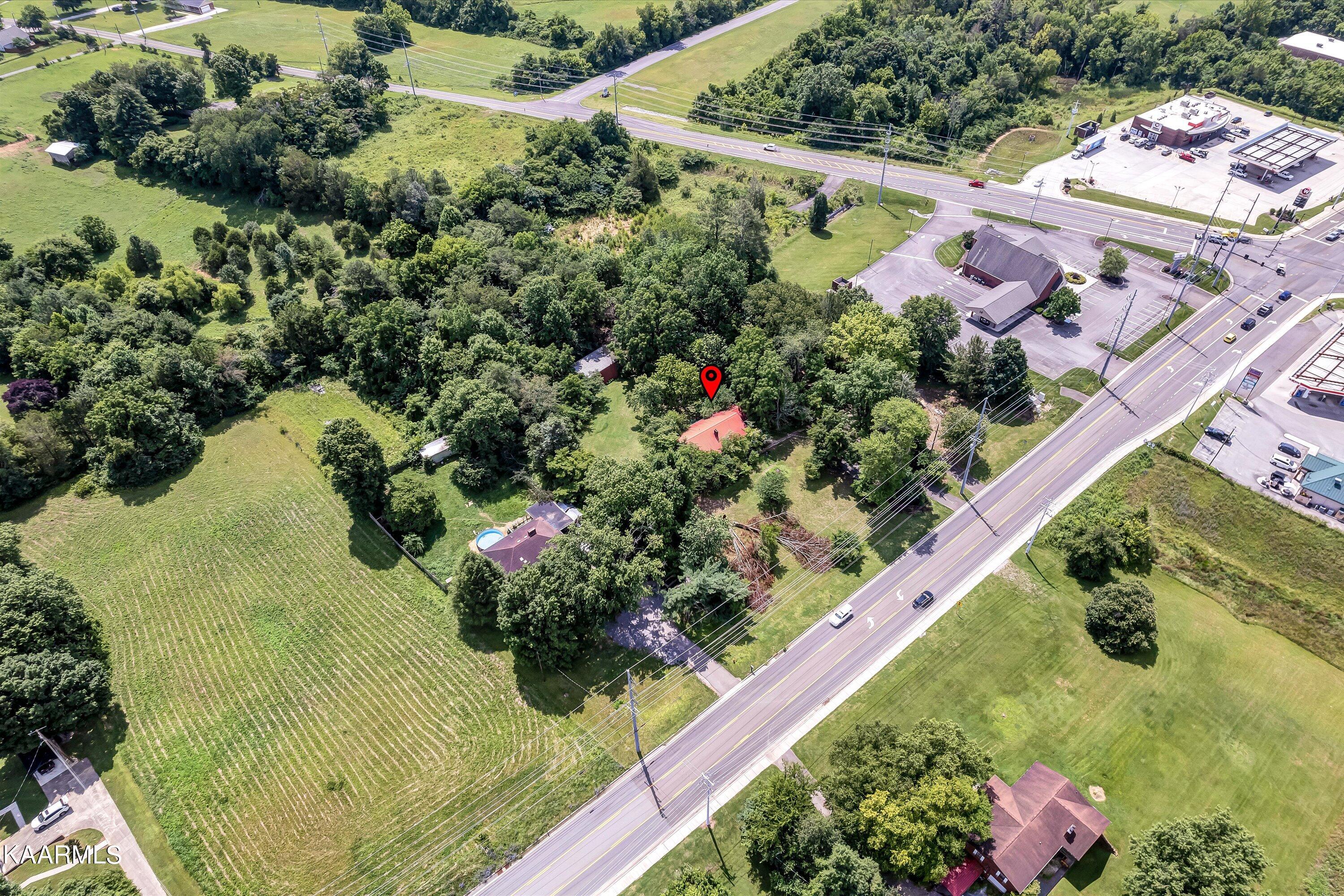 7512 Tazewell Pike Property Photo 3