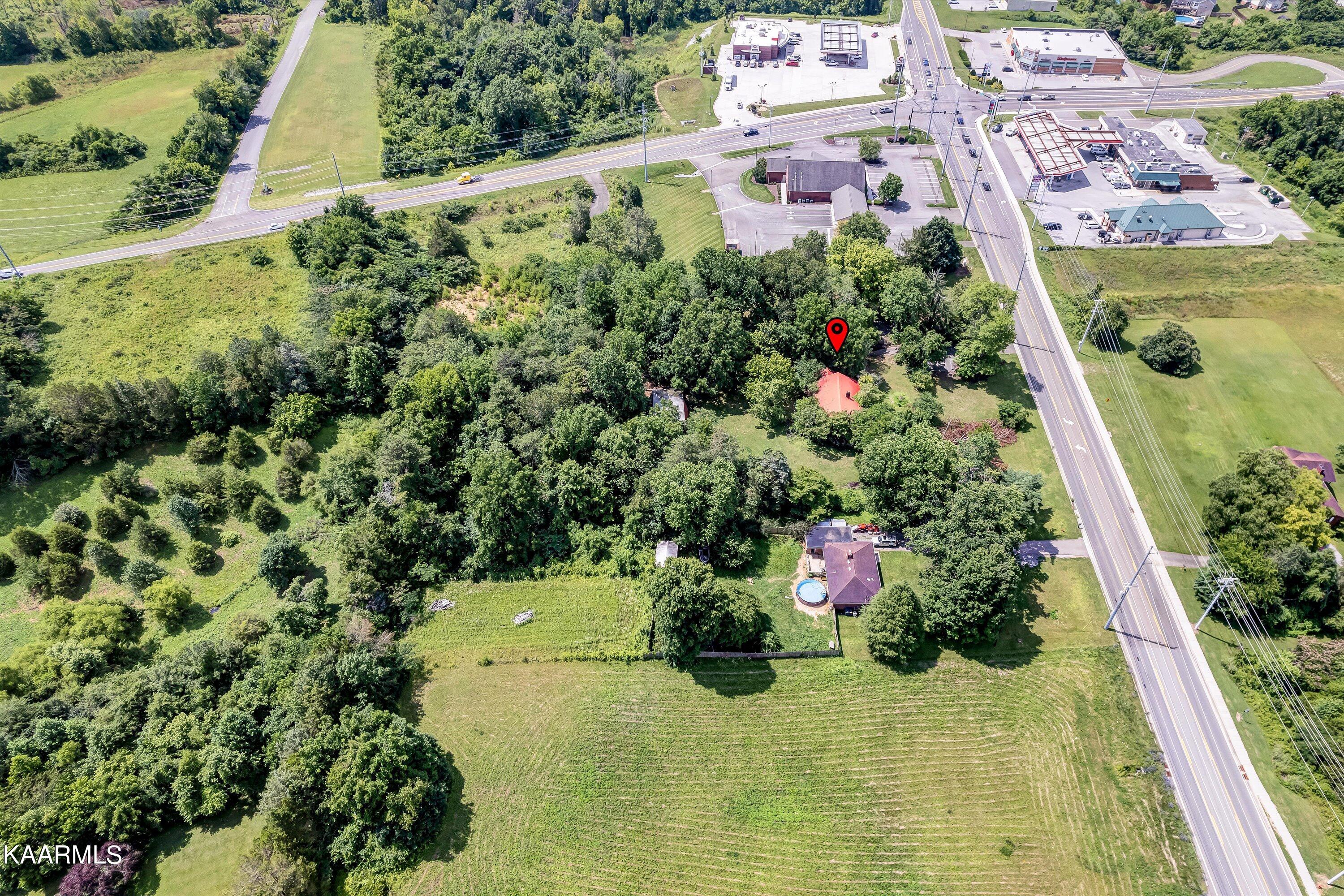7512 Tazewell Pike Property Photo 4