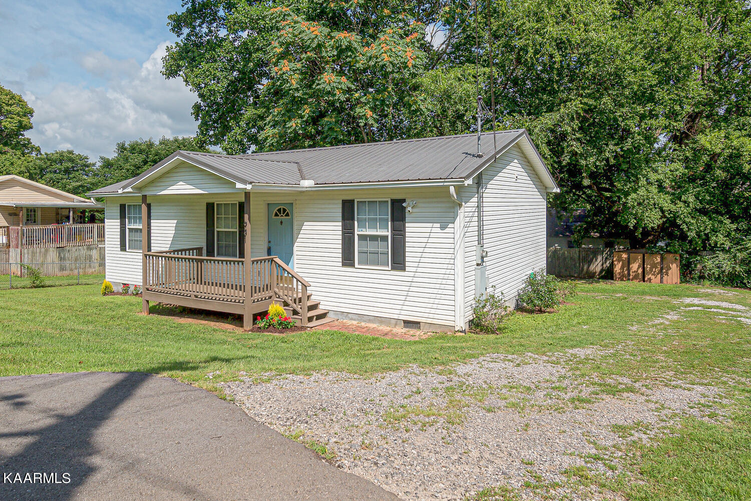 931 Sw Valley Drive Property Photo 1