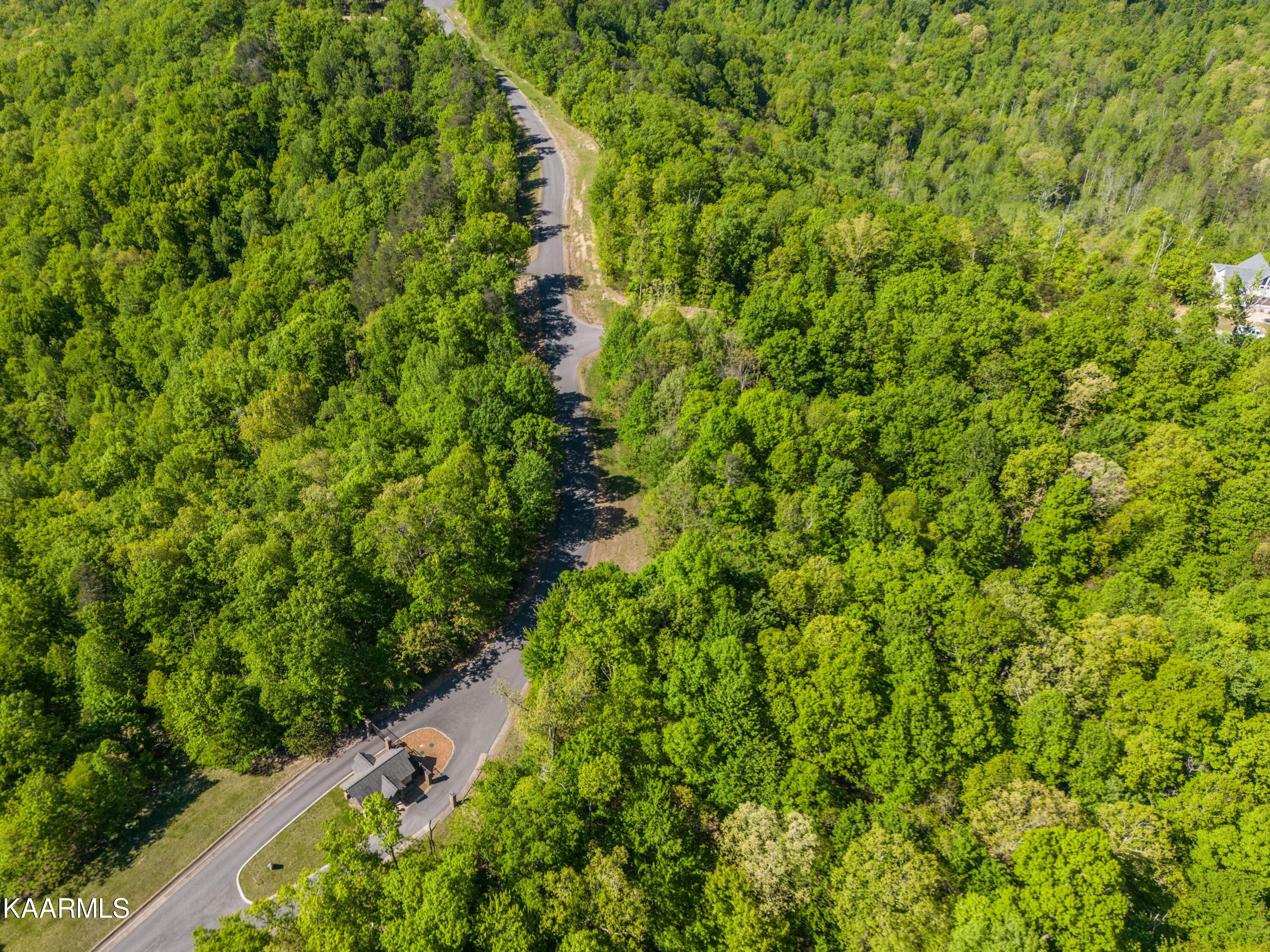 1075 Eastridge Pass Property Photo 3
