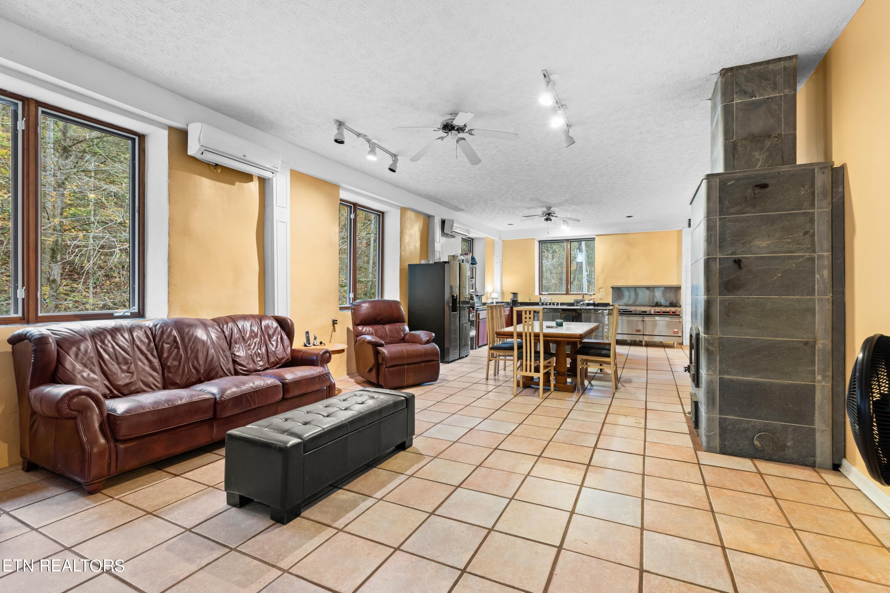1650 Indian Creek Rd Property Photo 4