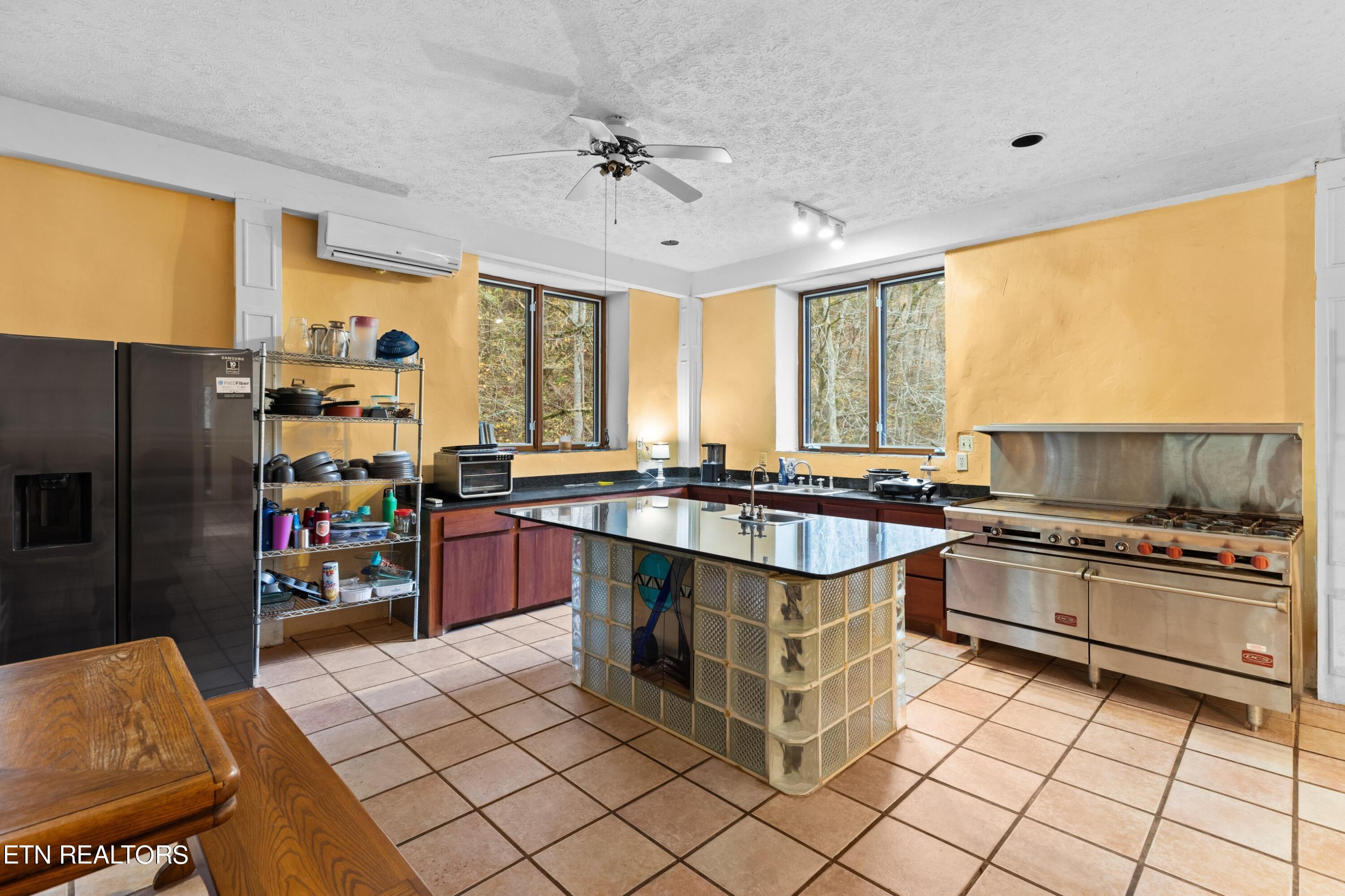 1650 Indian Creek Rd Property Photo 5