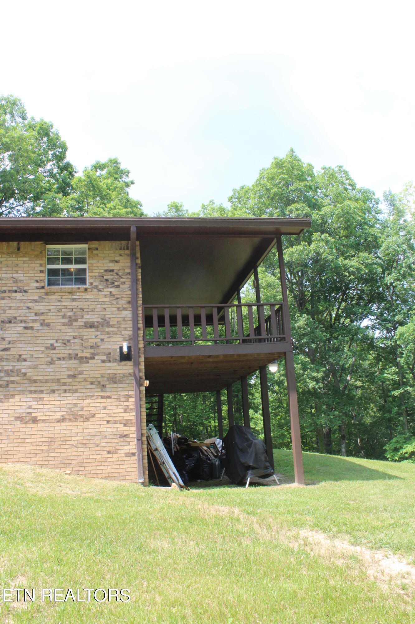1044 Lincoln Rd Property Photo 3