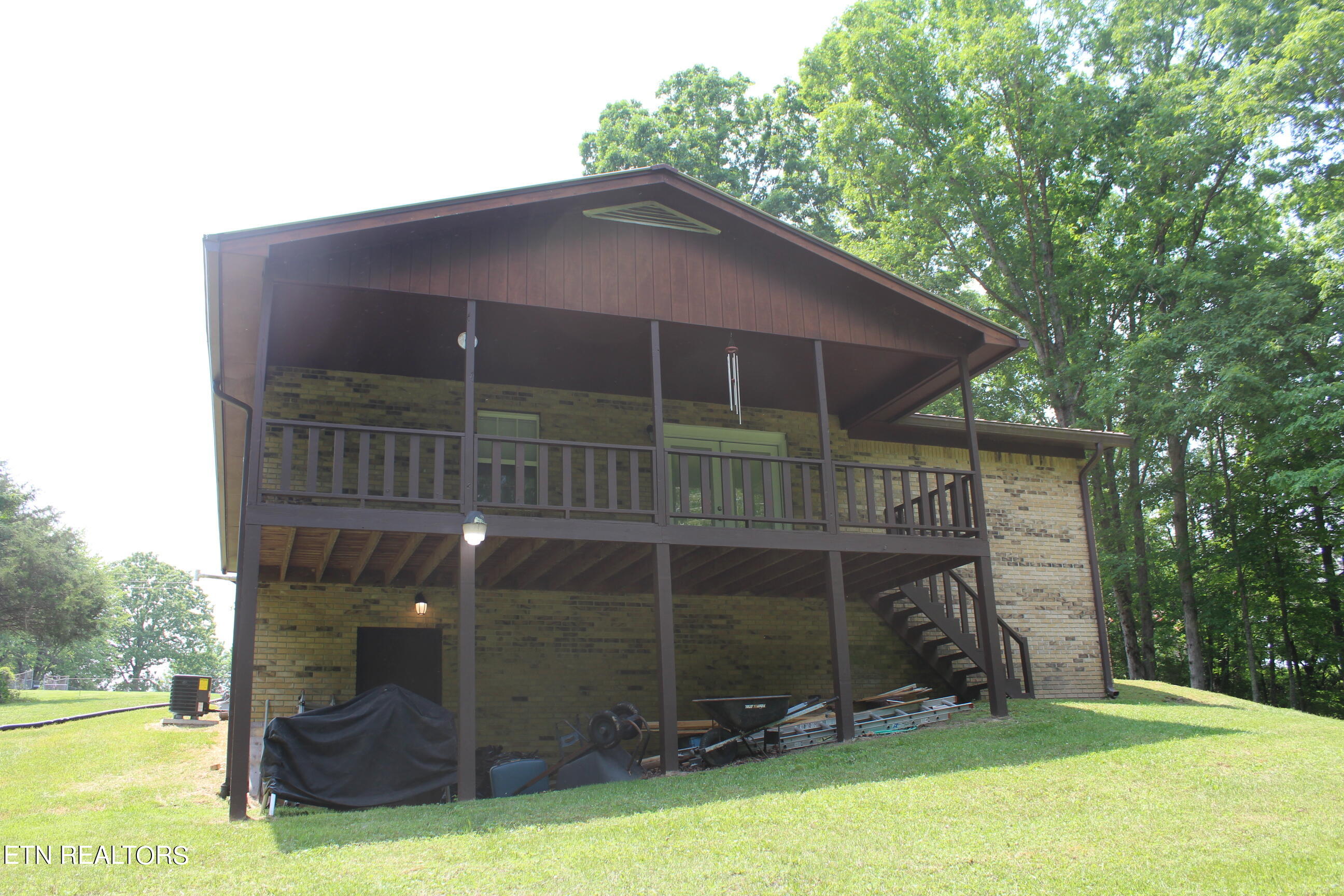 1044 Lincoln Rd Property Photo 4