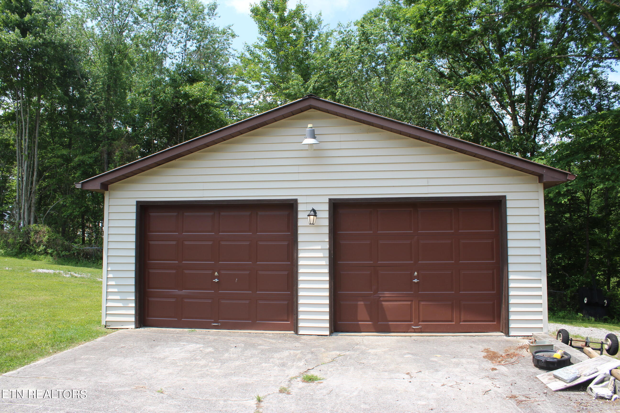 1044 Lincoln Rd Property Photo 7