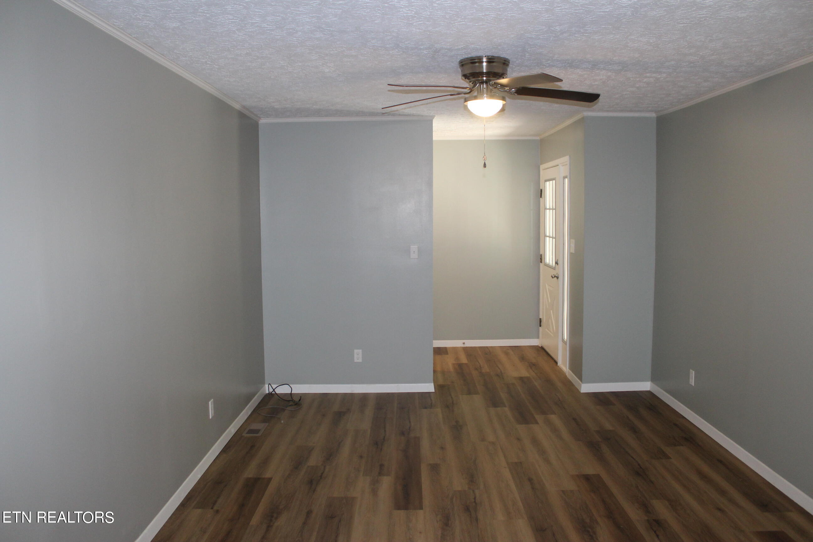 1044 Lincoln Rd Property Photo 9