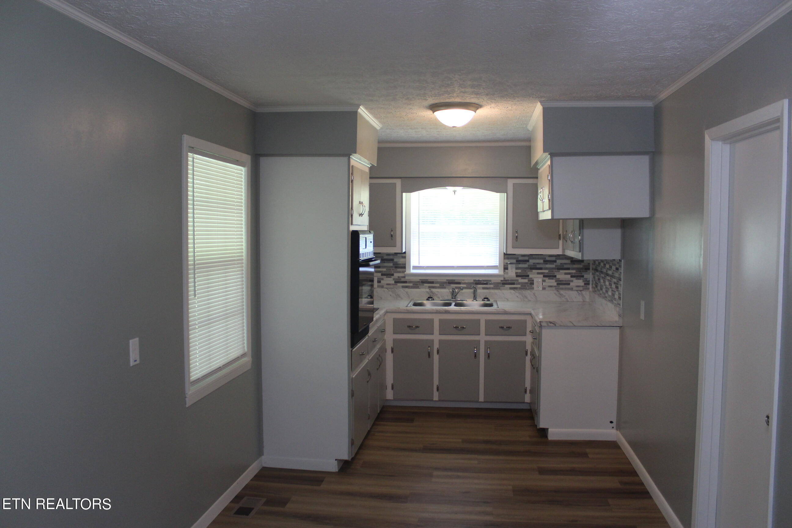 1044 Lincoln Rd Property Photo 11