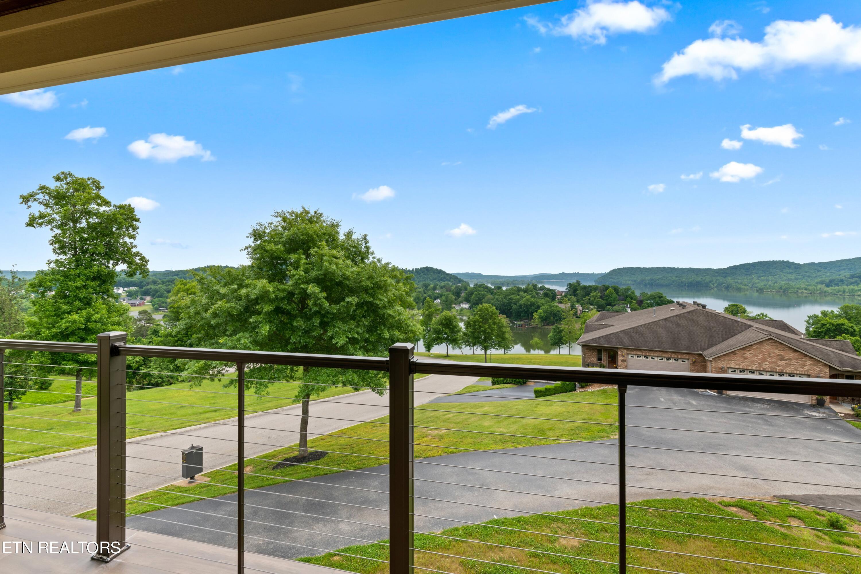 2434 Grand View Court Property Photo 8