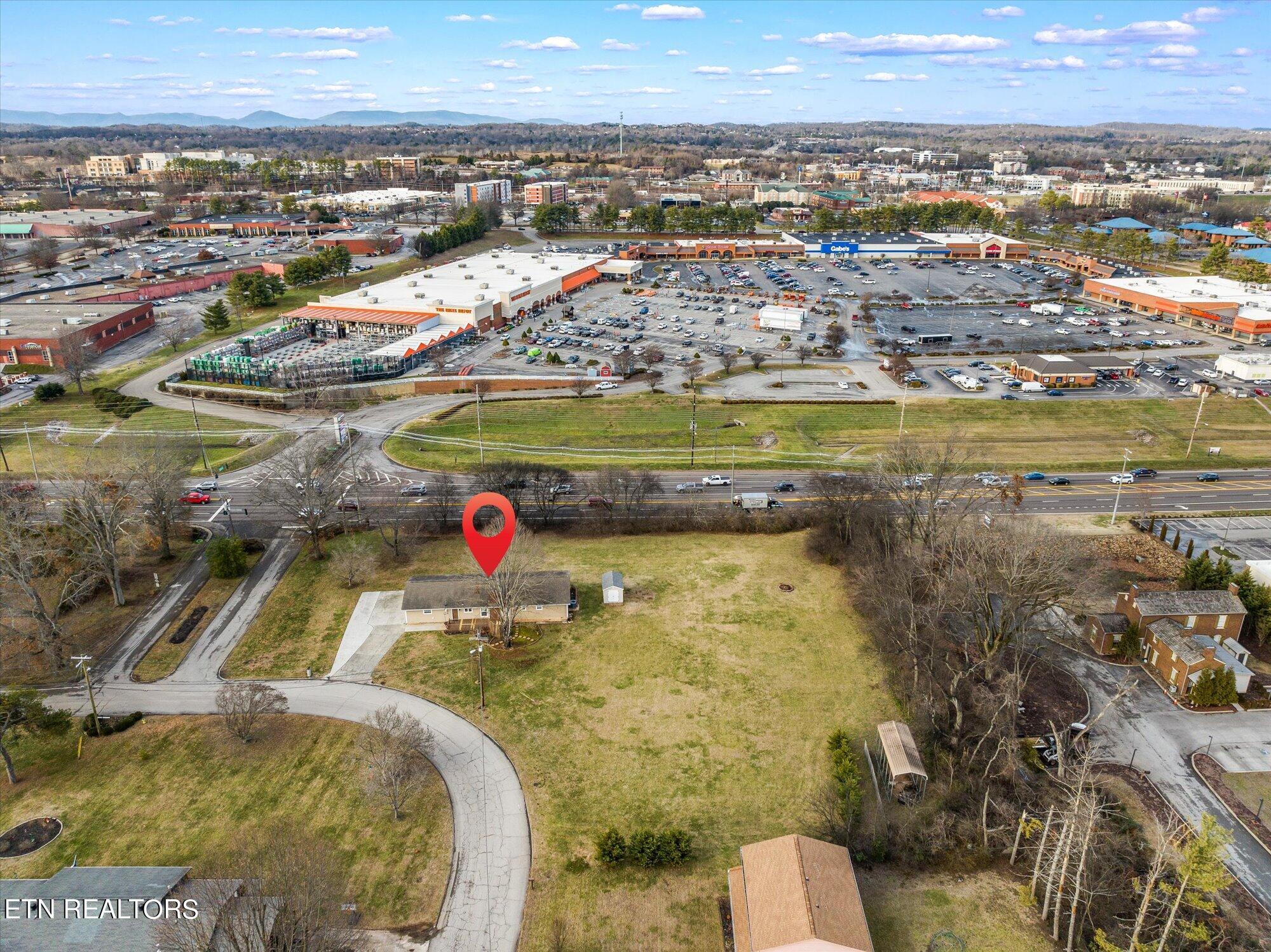 100 Essex Drive Property Photo 3