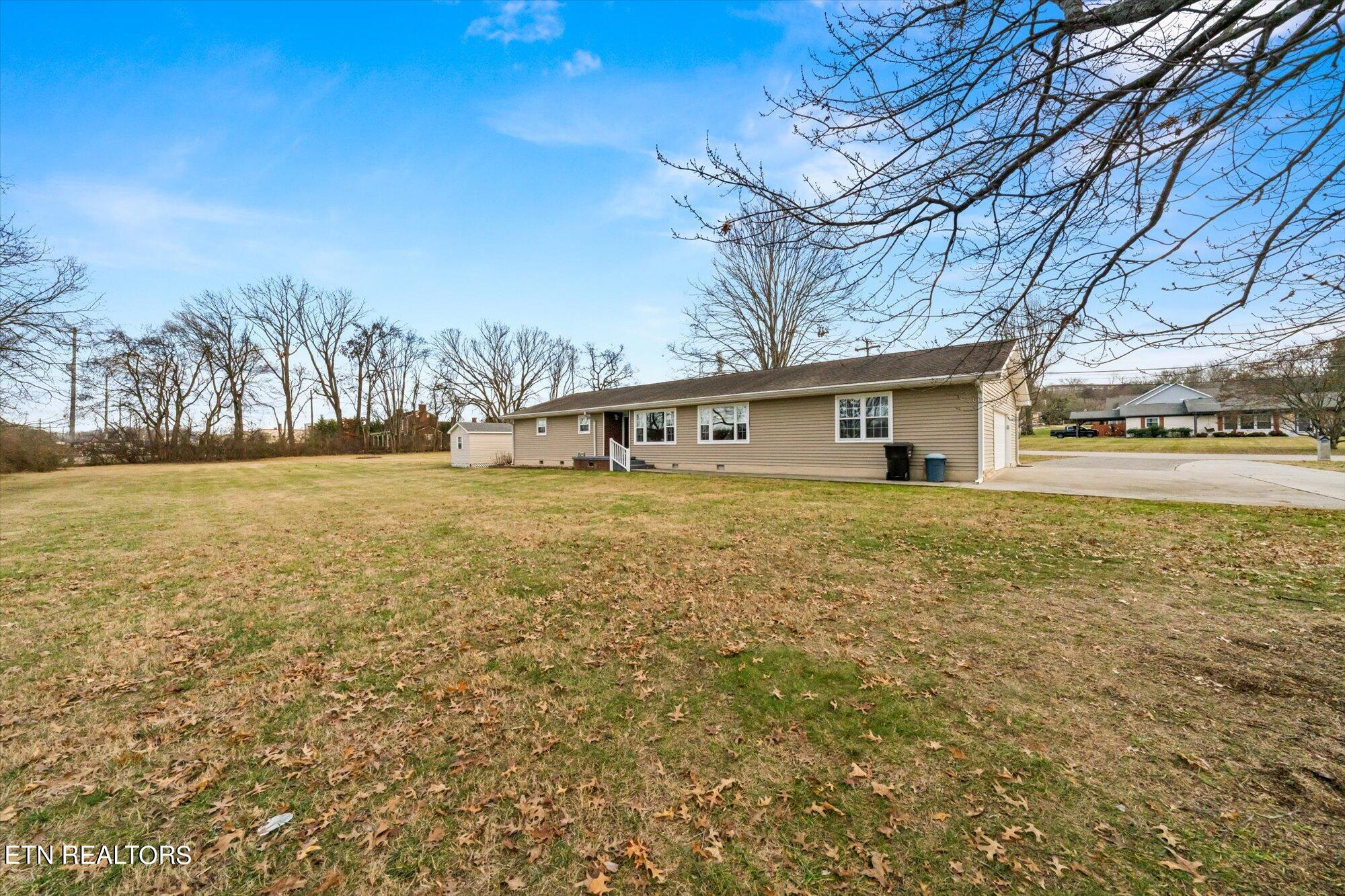100 Essex Drive Property Photo 12