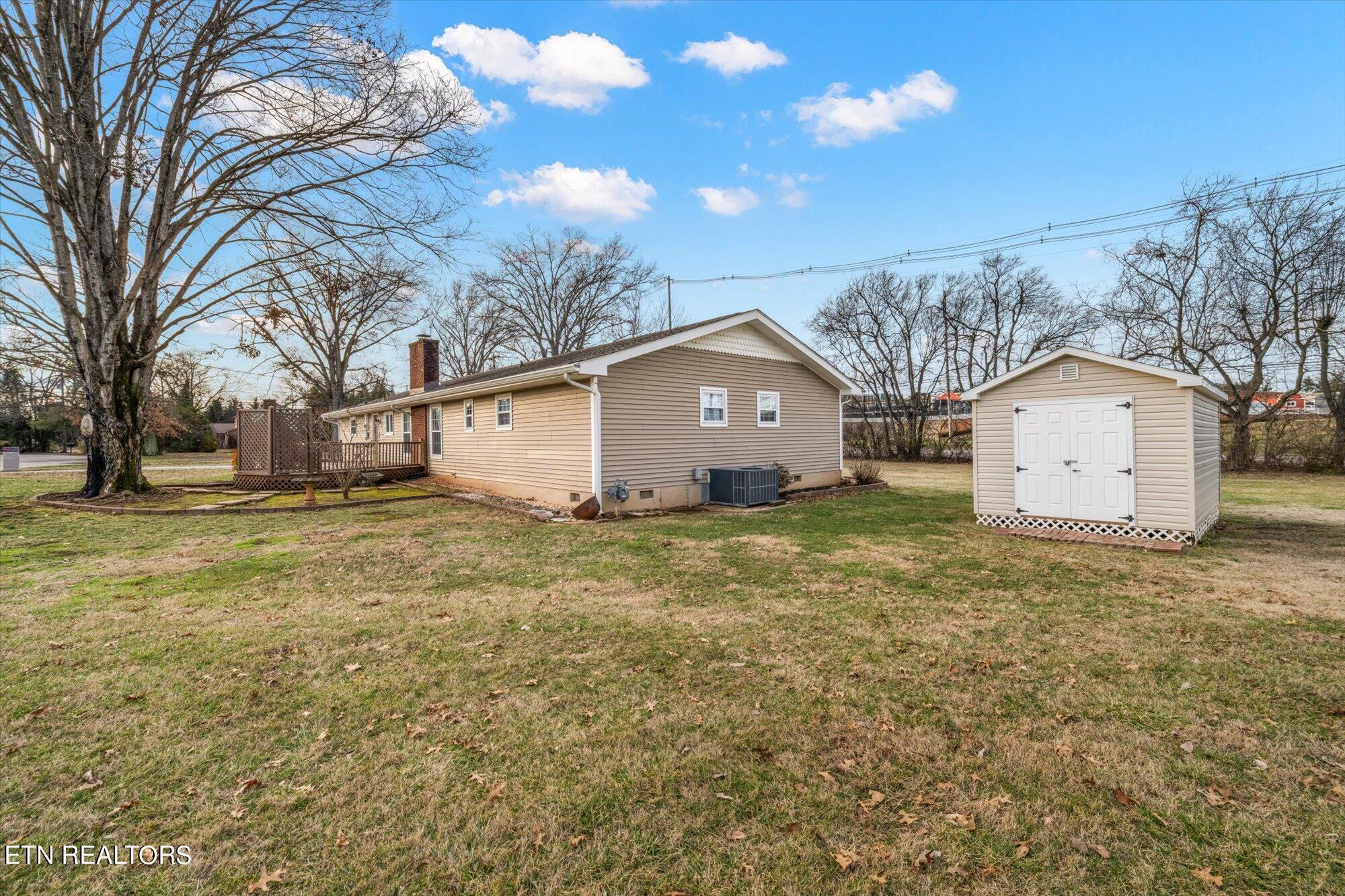 100 Essex Drive Property Photo 14