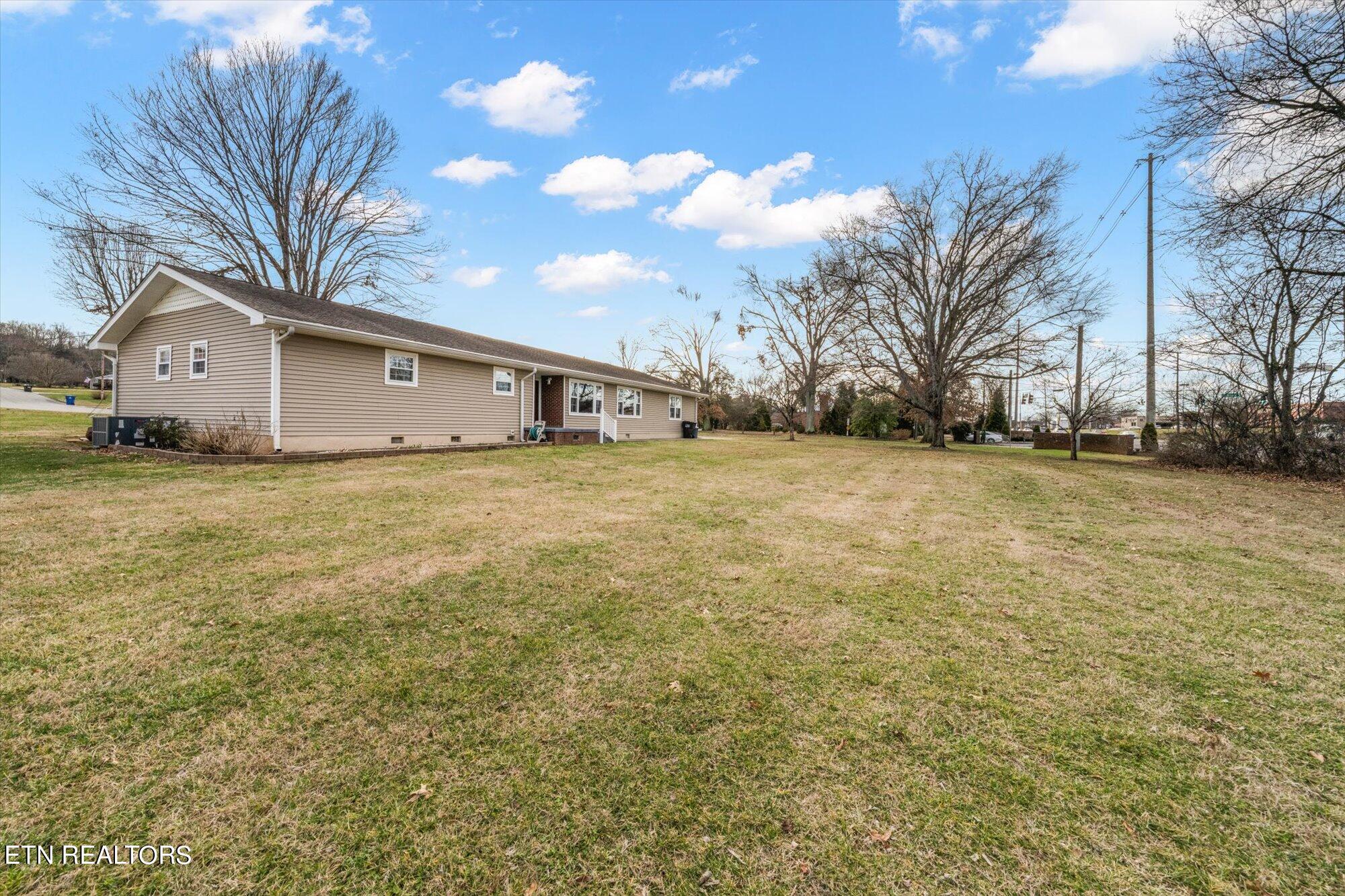 100 Essex Drive Property Photo 16