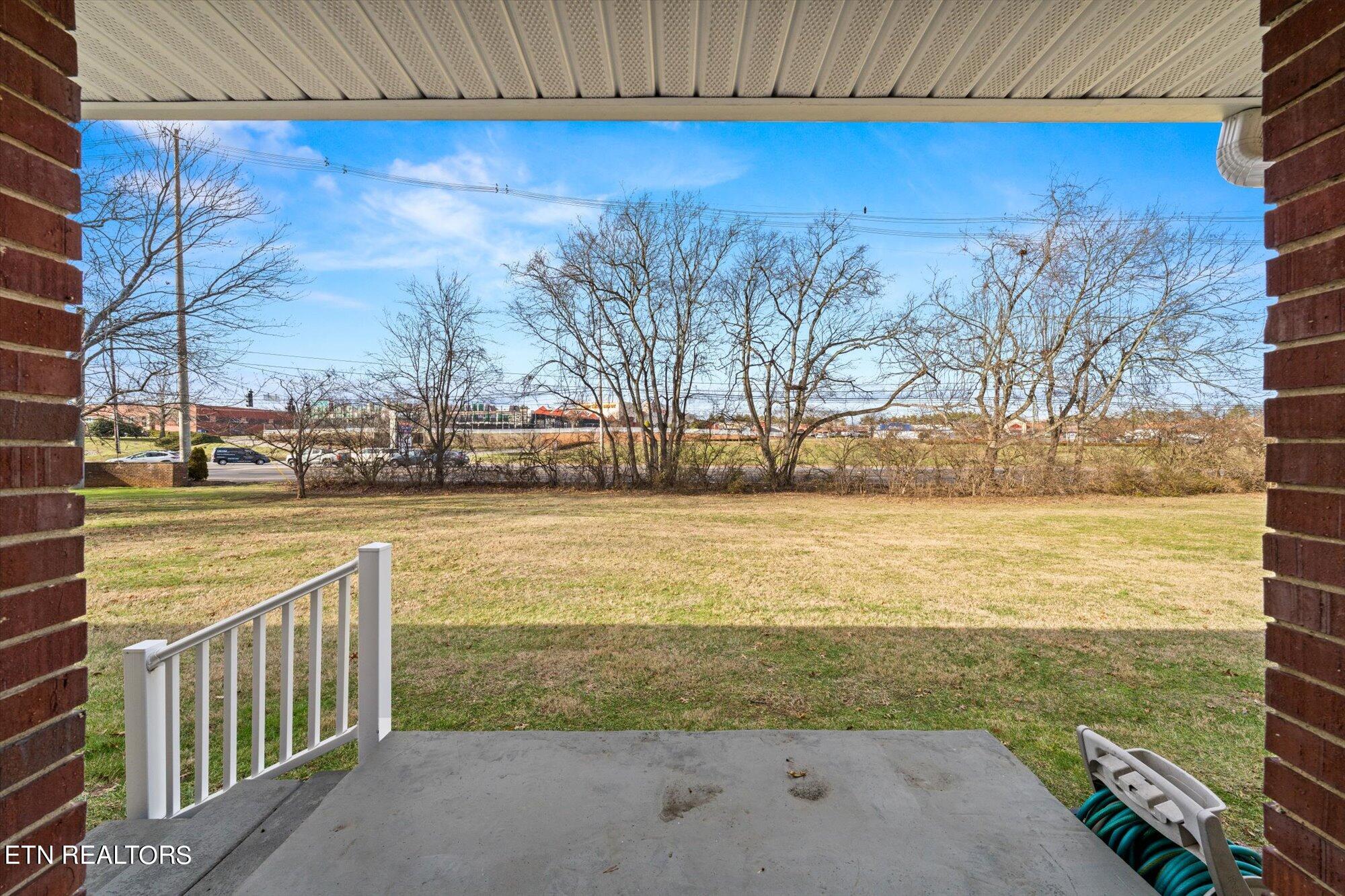 100 Essex Drive Property Photo 17