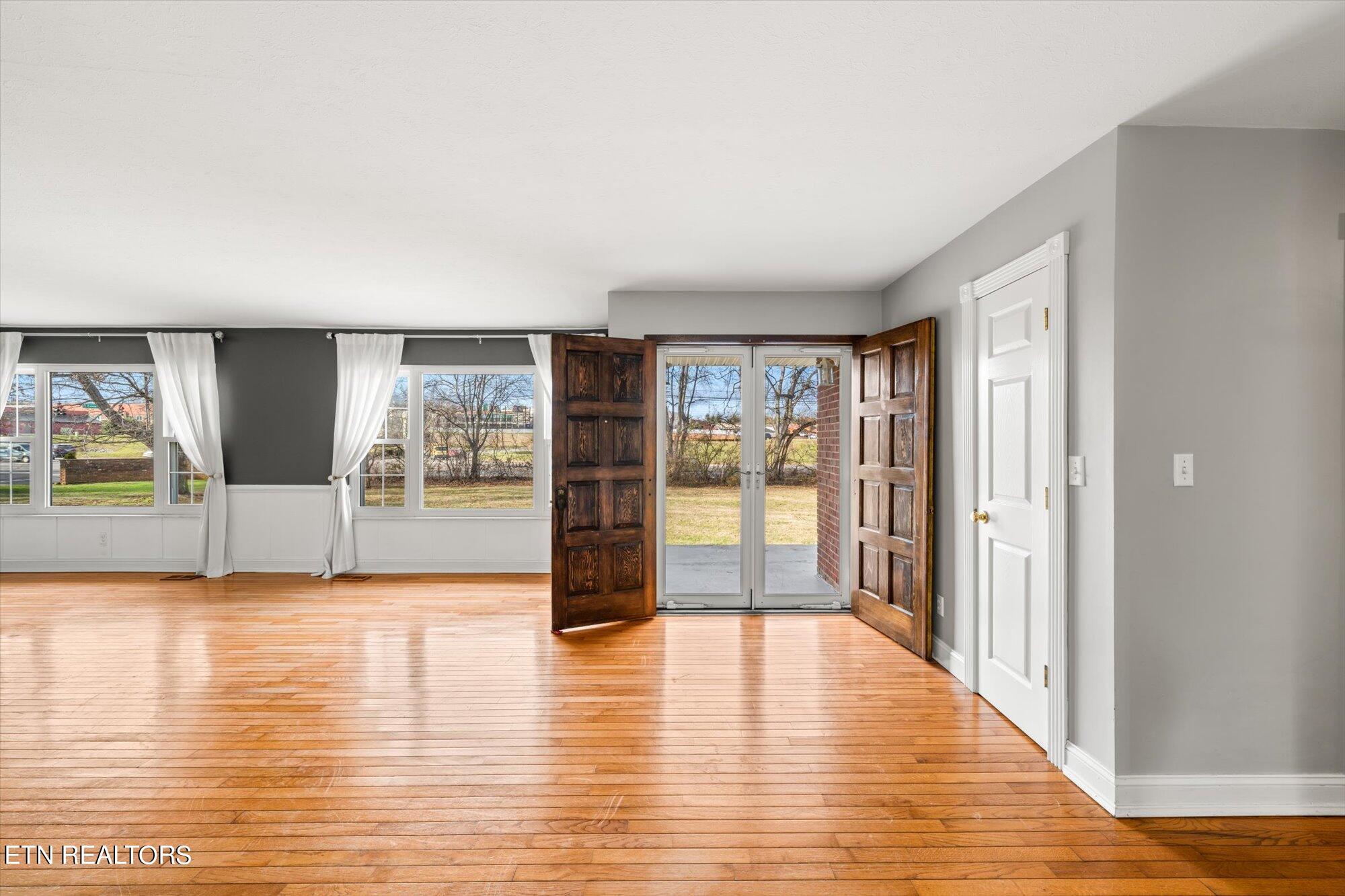 100 Essex Drive Property Photo 19
