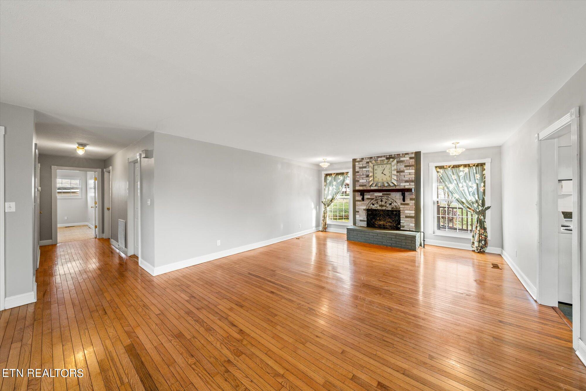 100 Essex Drive Property Photo 21