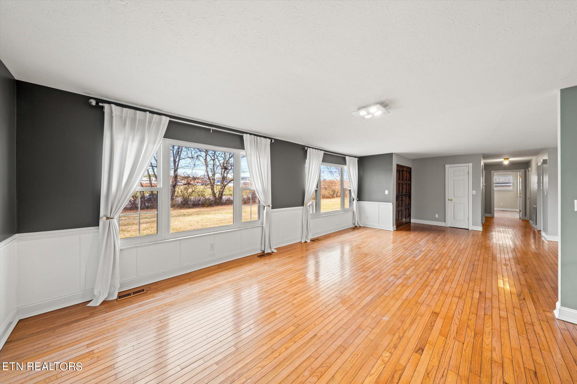 100 Essex Drive Property Photo 22