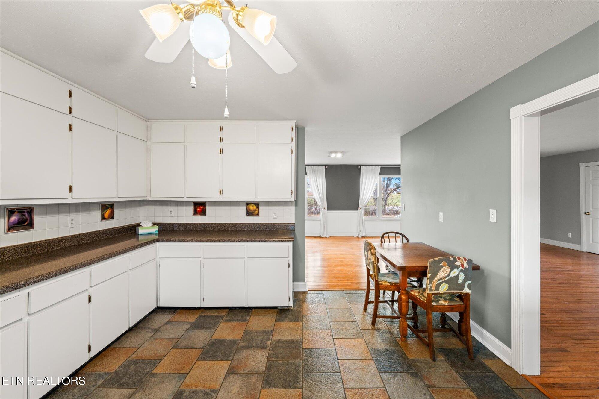 100 Essex Drive Property Photo 24
