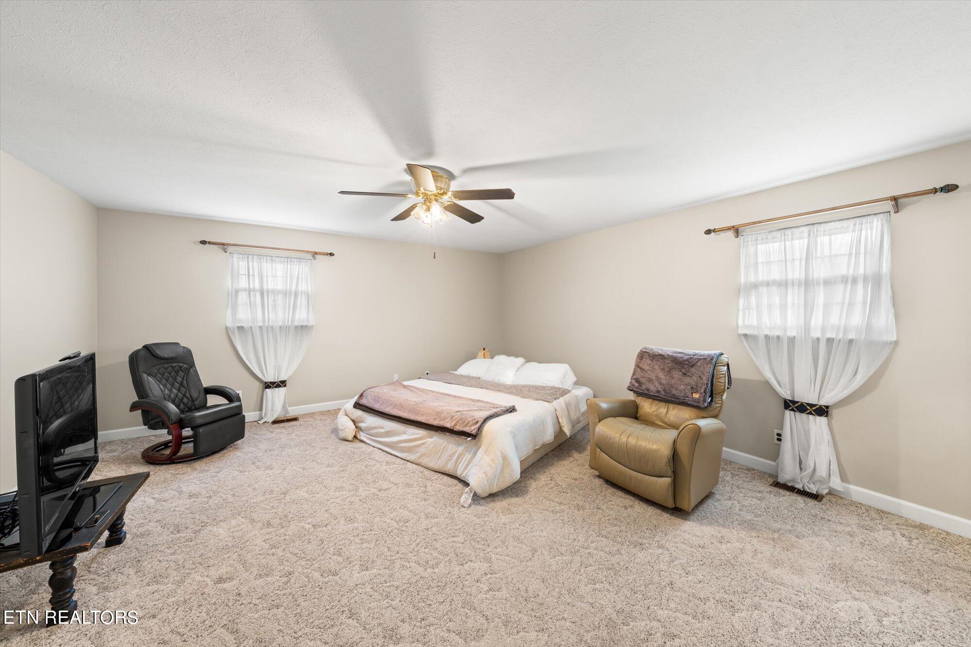 100 Essex Drive Property Photo 26