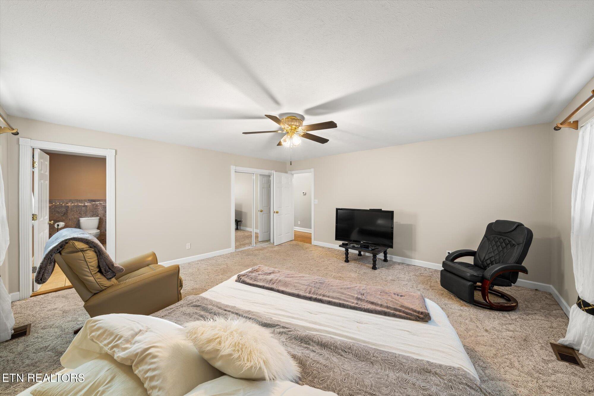 100 Essex Drive Property Photo 27