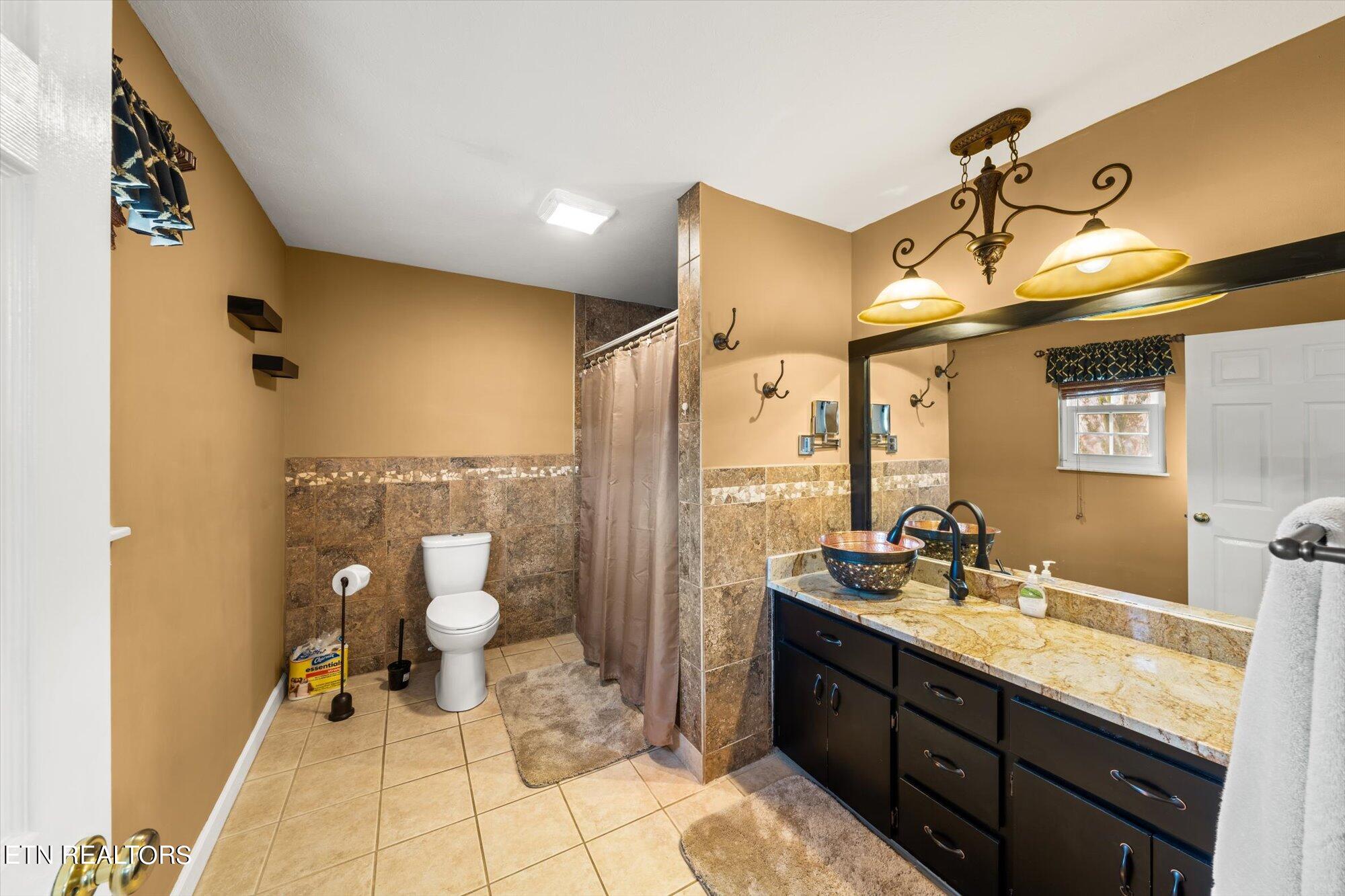 100 Essex Drive Property Photo 28