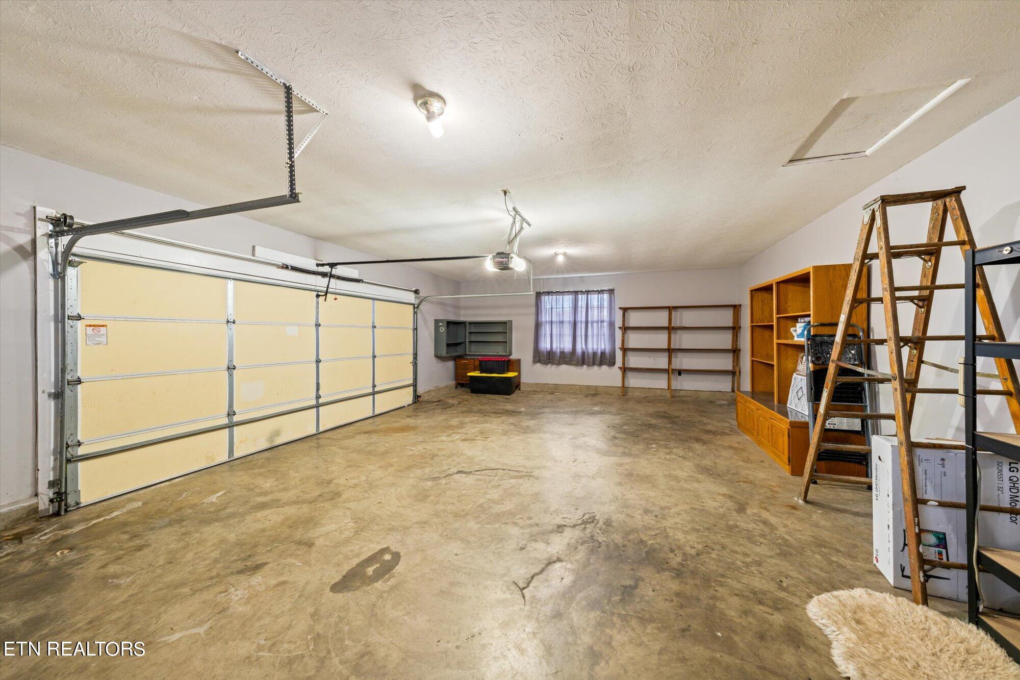 100 Essex Drive Property Photo 32