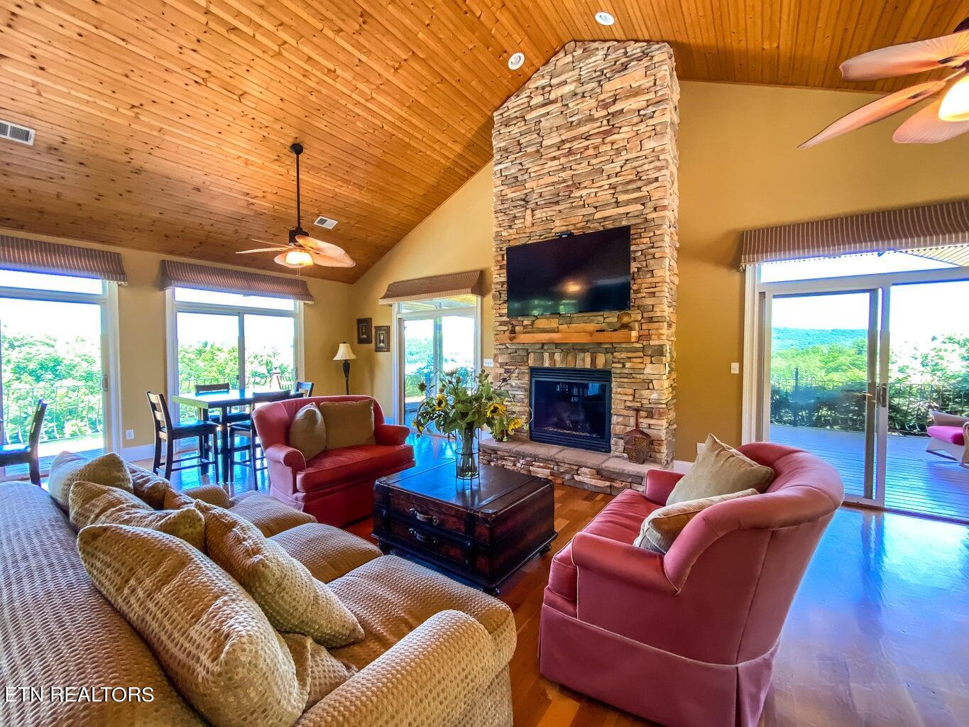 - Eagle Cove Pkwy Property Photo 5