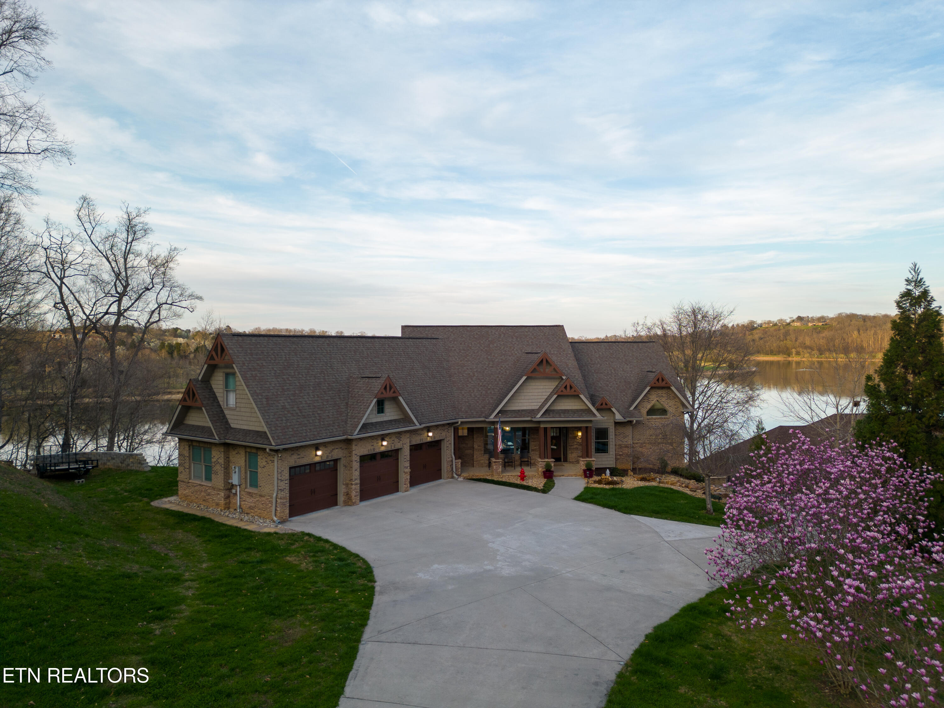 485 Quiet River Lane Property Photo 2