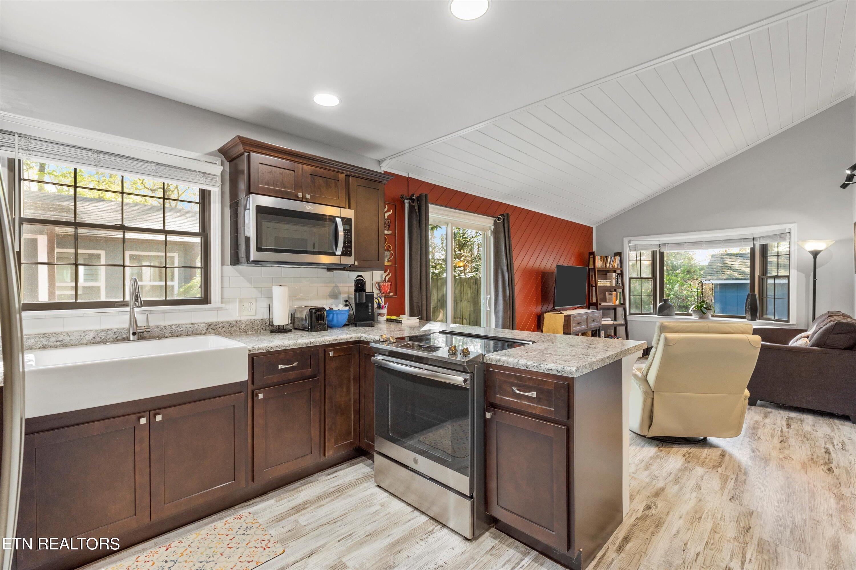 7816 Timber Glow Tr Property Photo 34