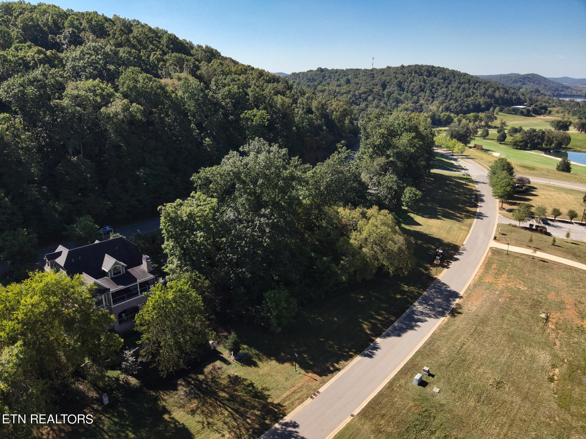 585 Black Cove Lane Property Photo 2