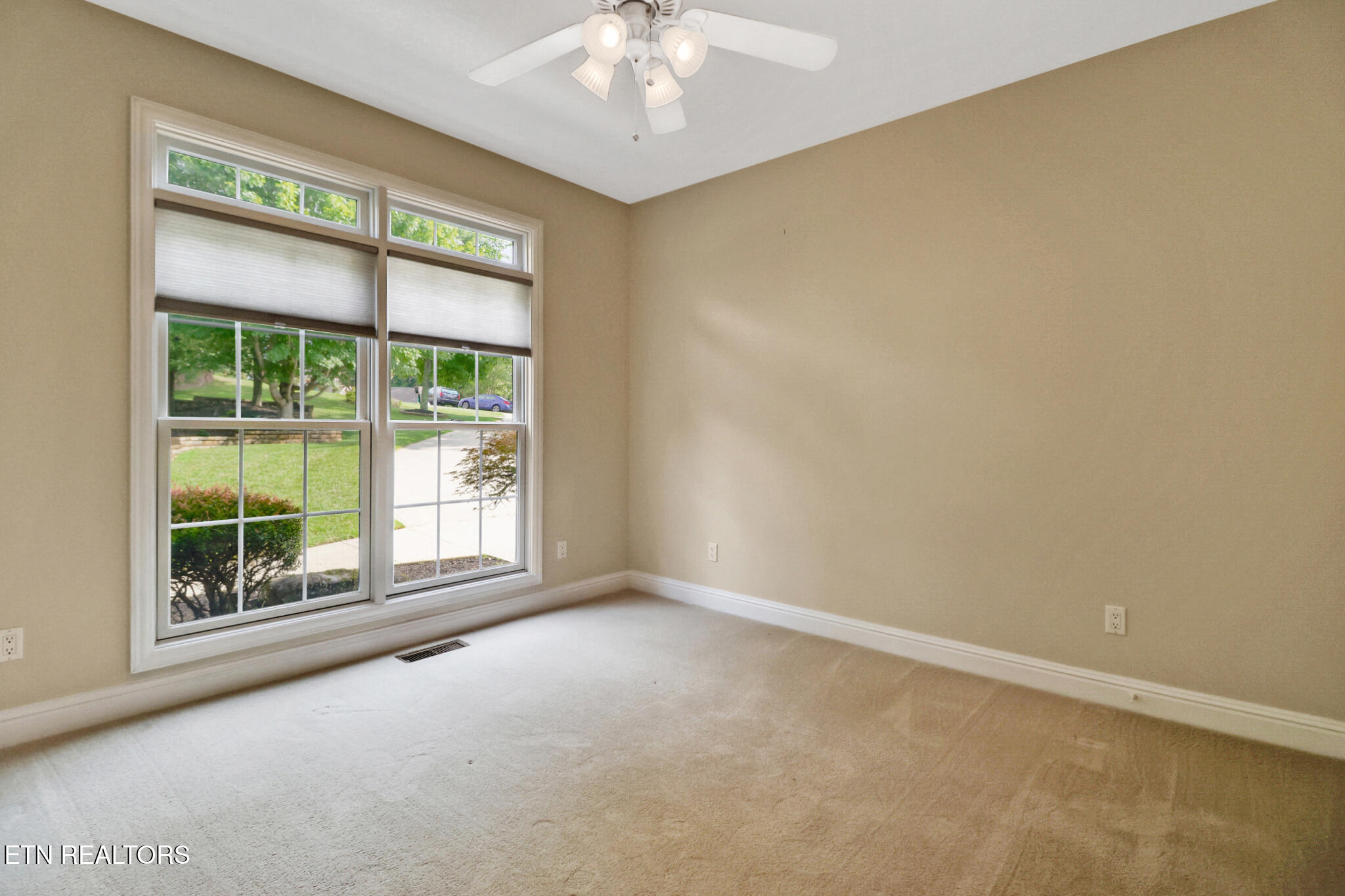 21 Mariners Court Property Photo 28