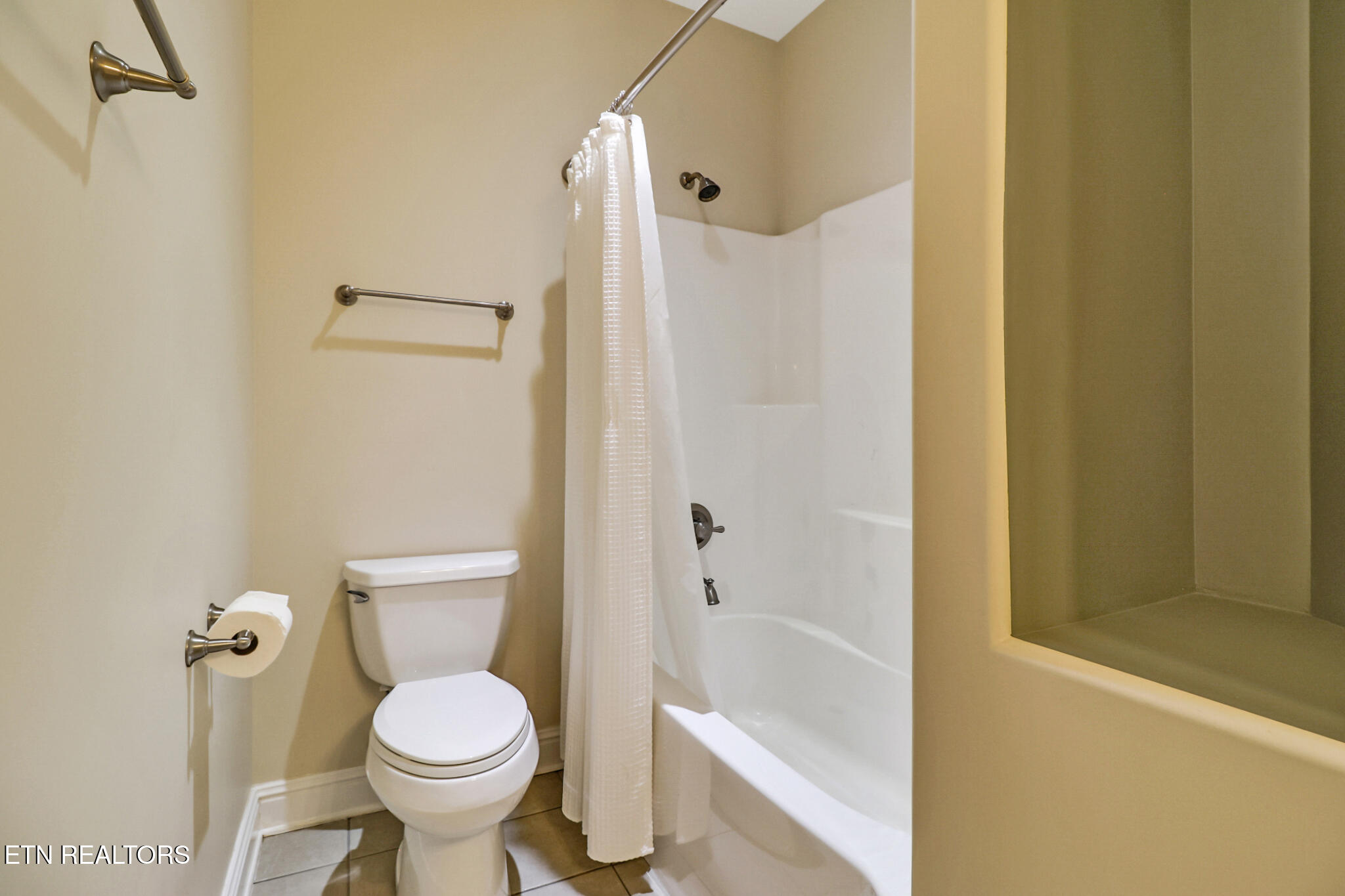 21 Mariners Court Property Photo 31