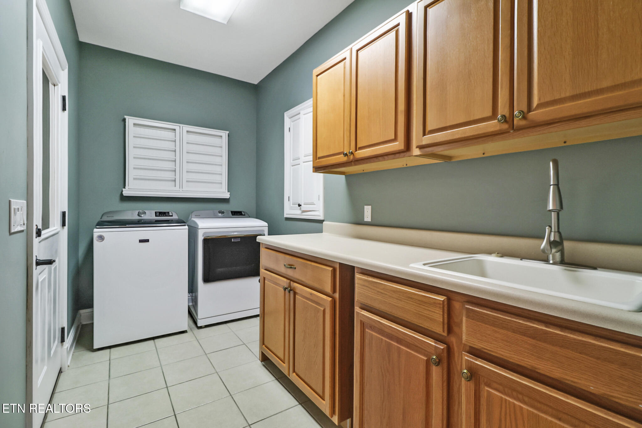 21 Mariners Court Property Photo 32